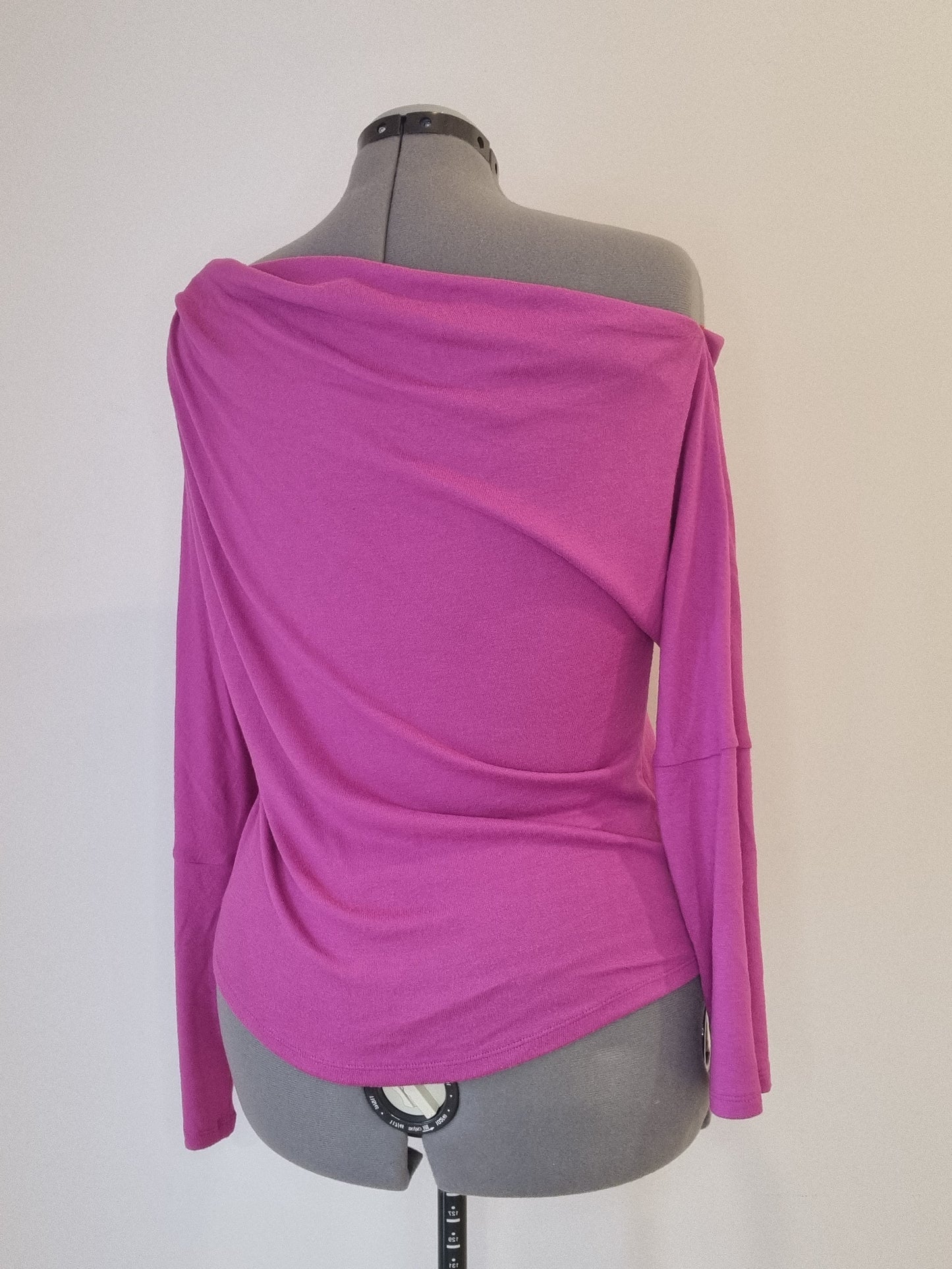 Decjuba Soft One-Shoulder Top - Size M