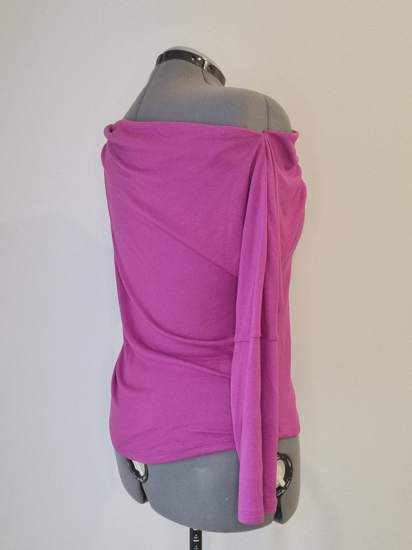 Decjuba Soft One-Shoulder Top - Size M