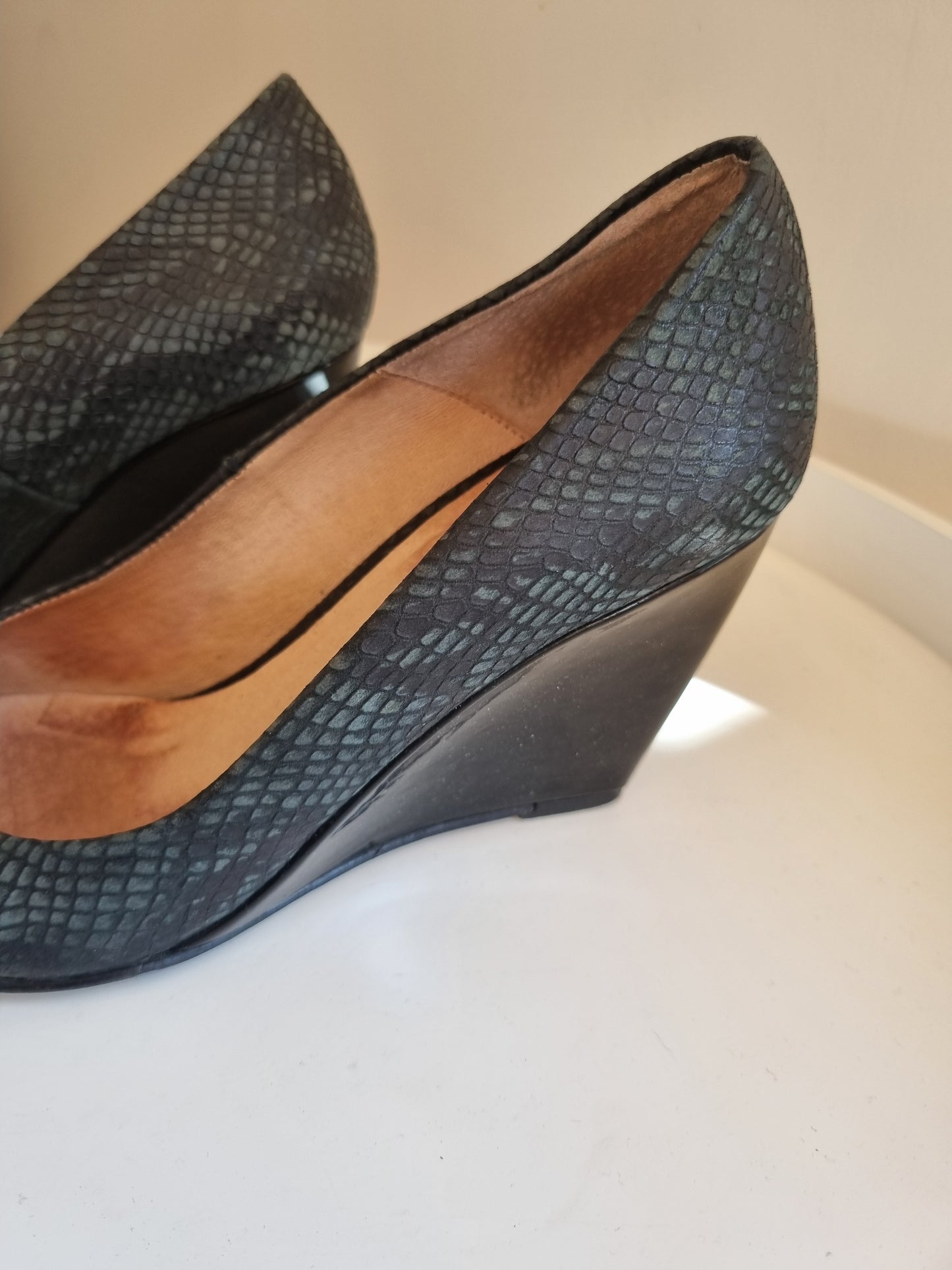 Mi Piaci Wedges - Size 38