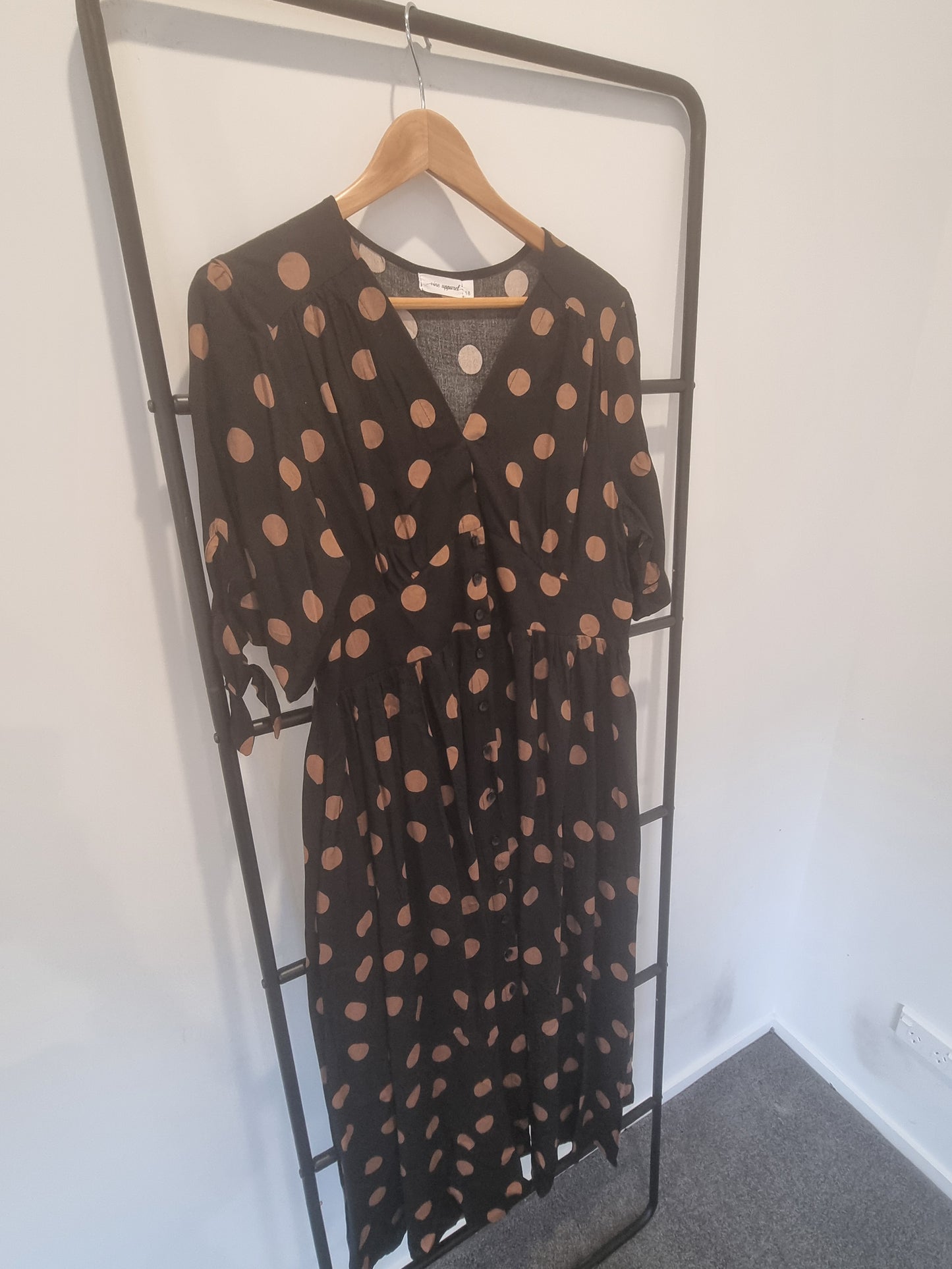 Vine Apparel Dress - Size 18