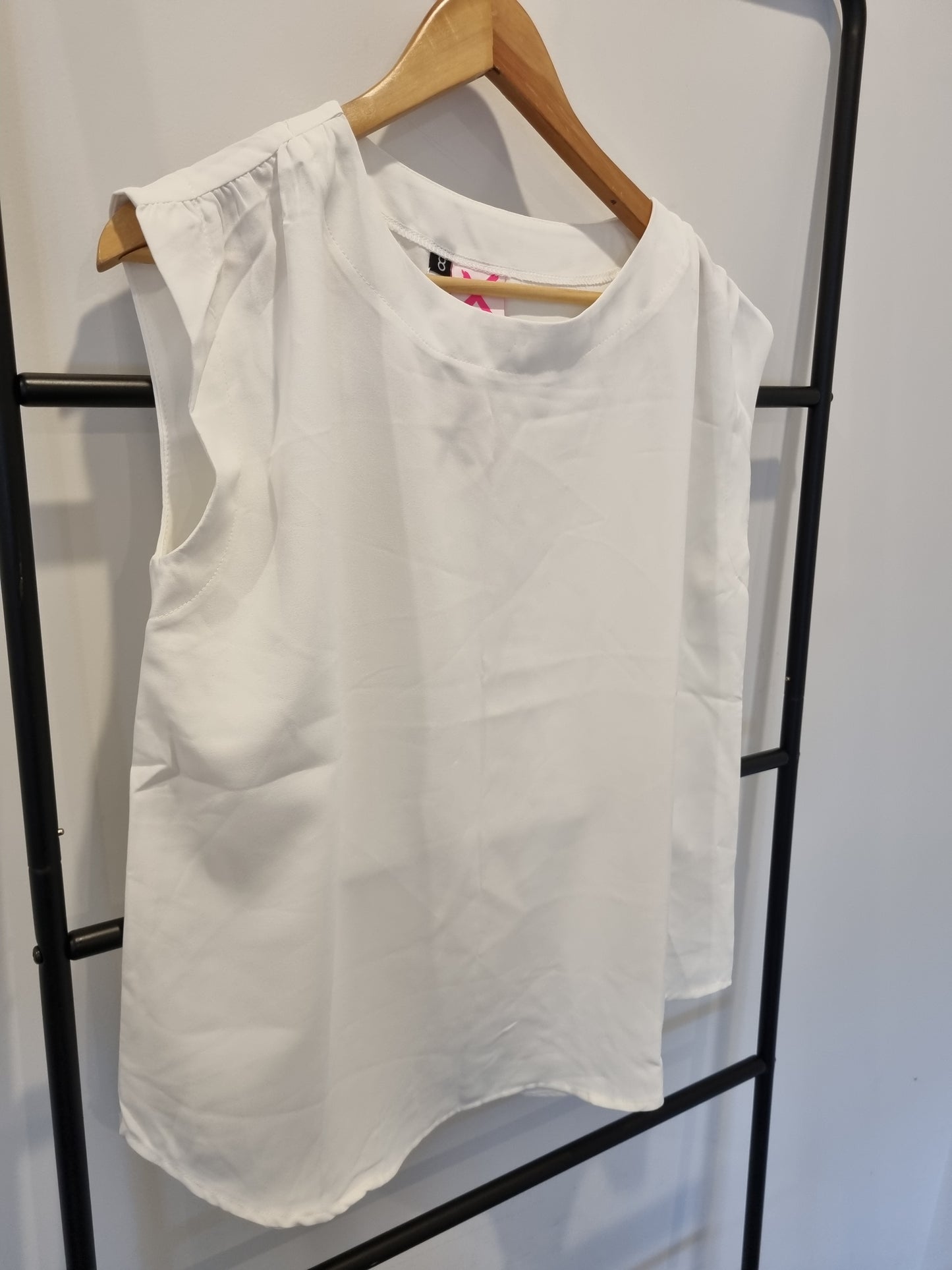 HomeLee Sleeveless Top - Size 8