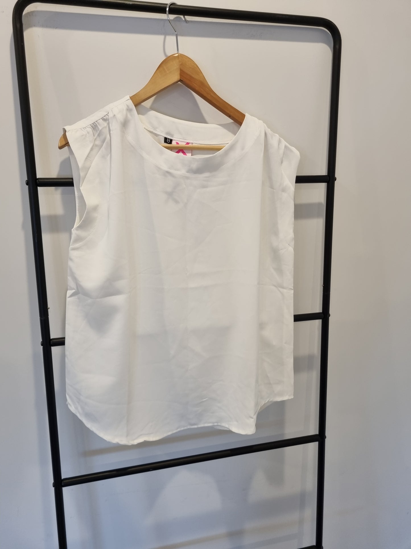 HomeLee Sleeveless Top - Size 8
