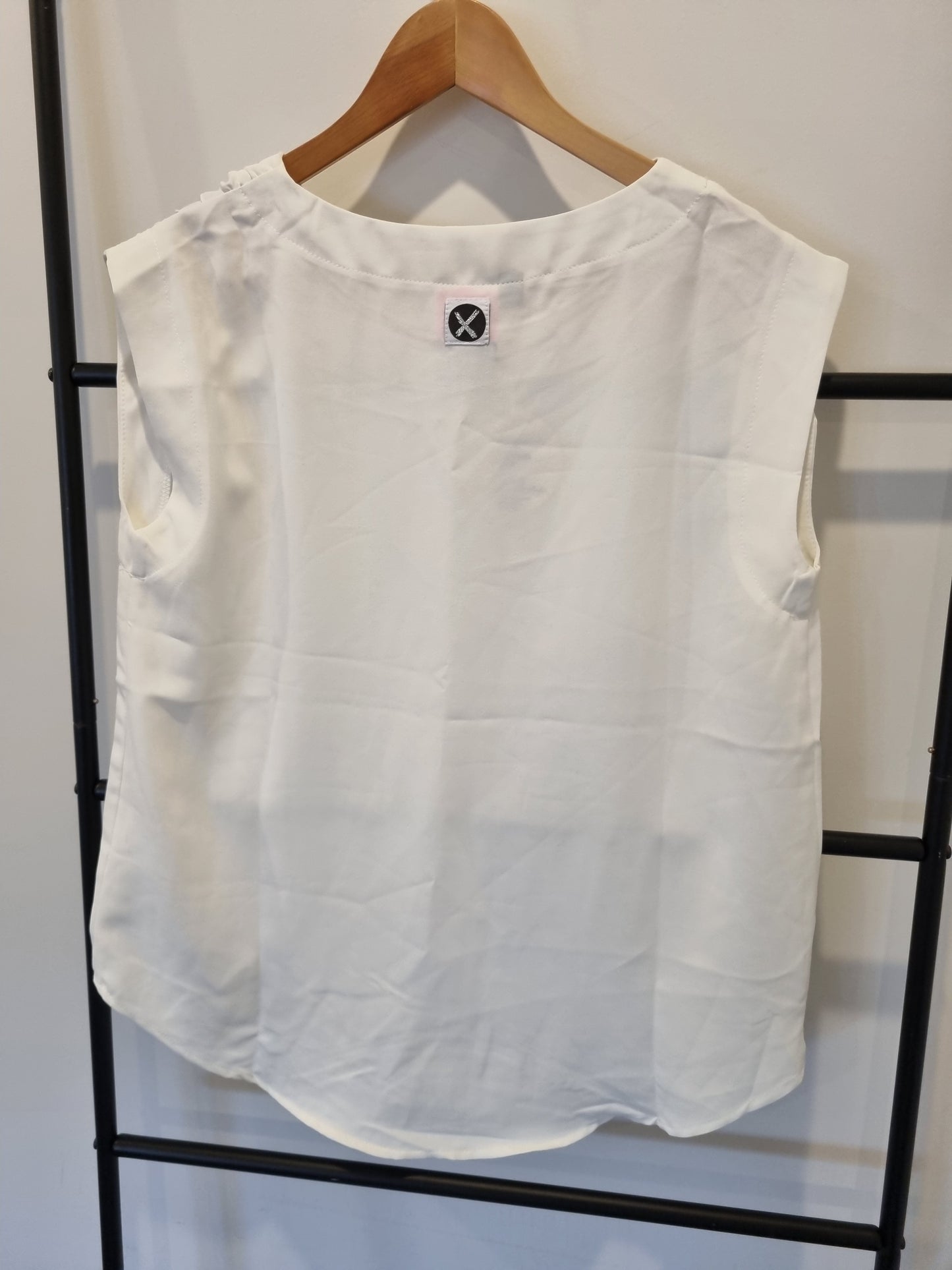 HomeLee Sleeveless Top - Size 8