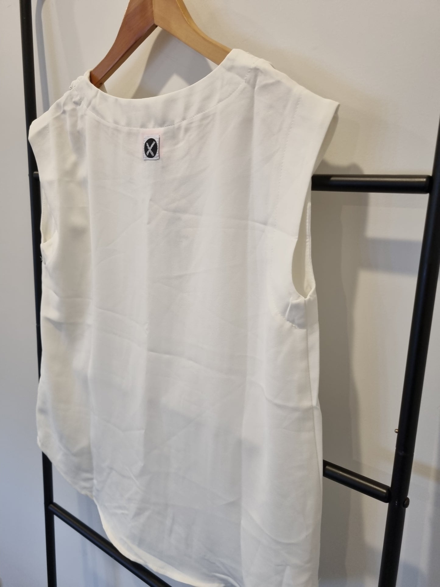 HomeLee Sleeveless Top - Size 8