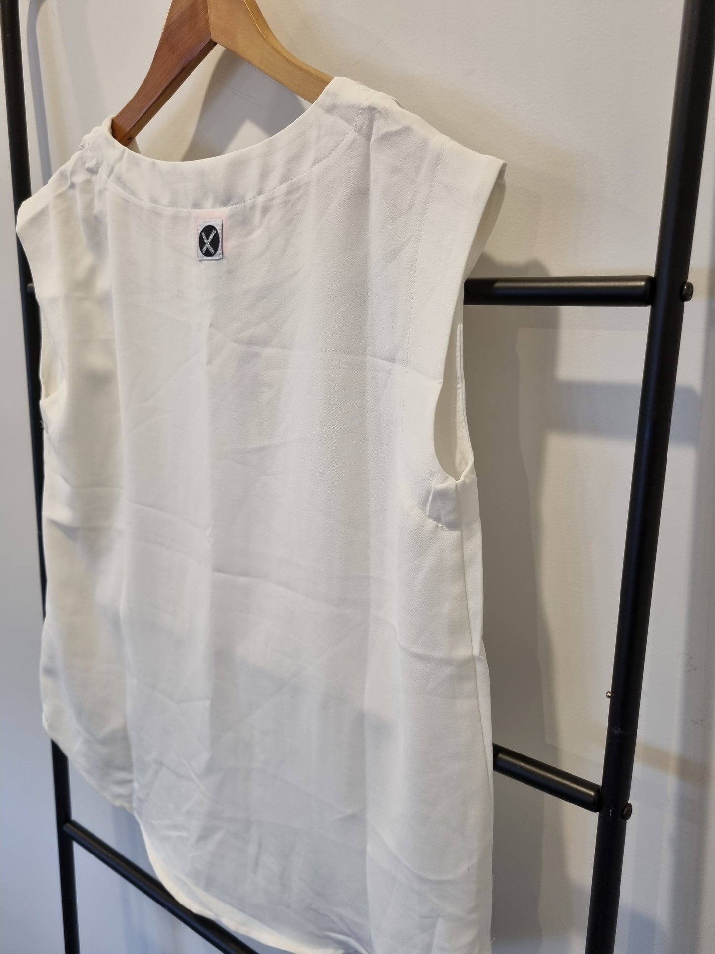 HomeLee Sleeveless Top - Size 8