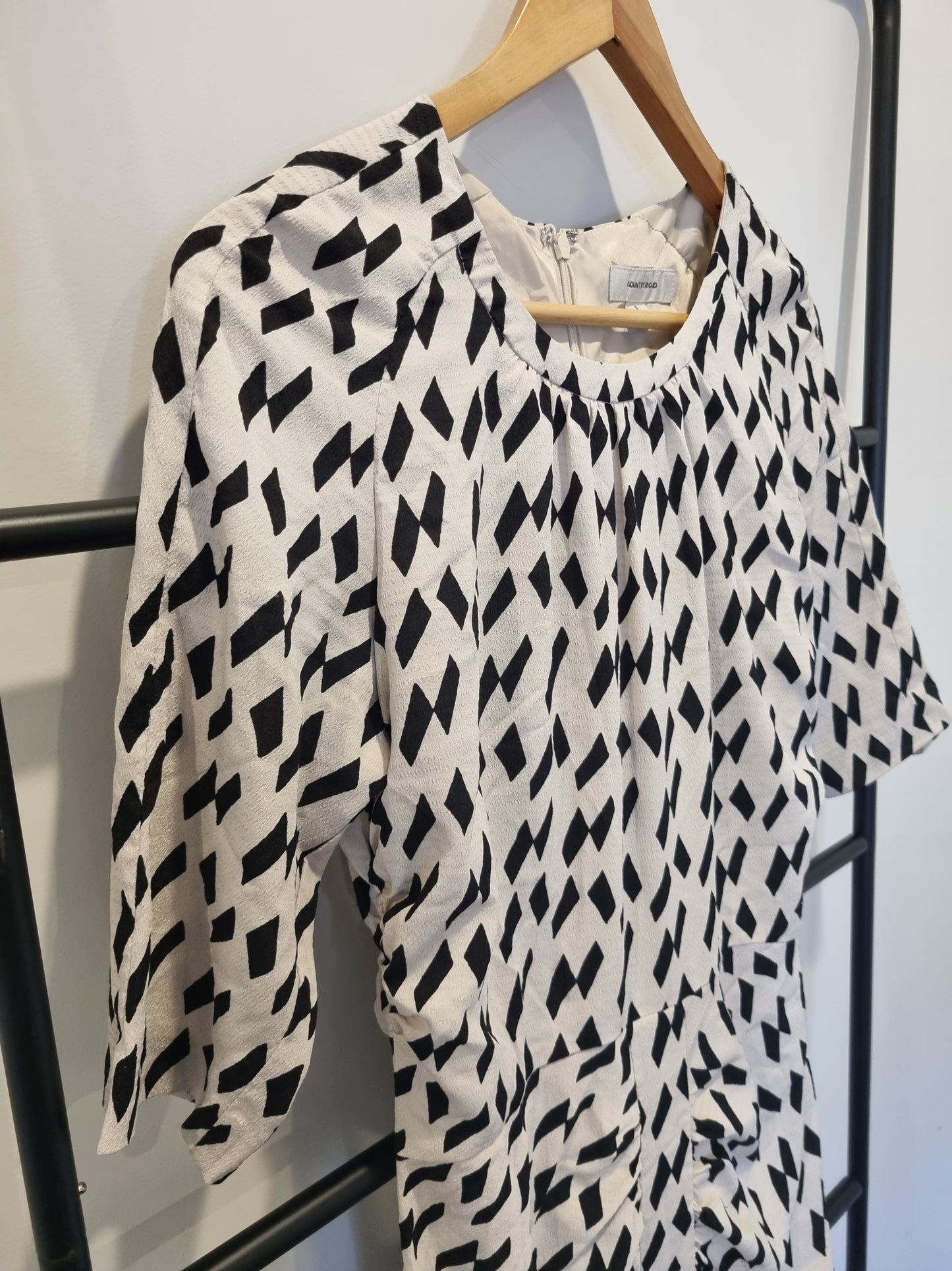 Country Road Shortsleeve Dress - Size 8