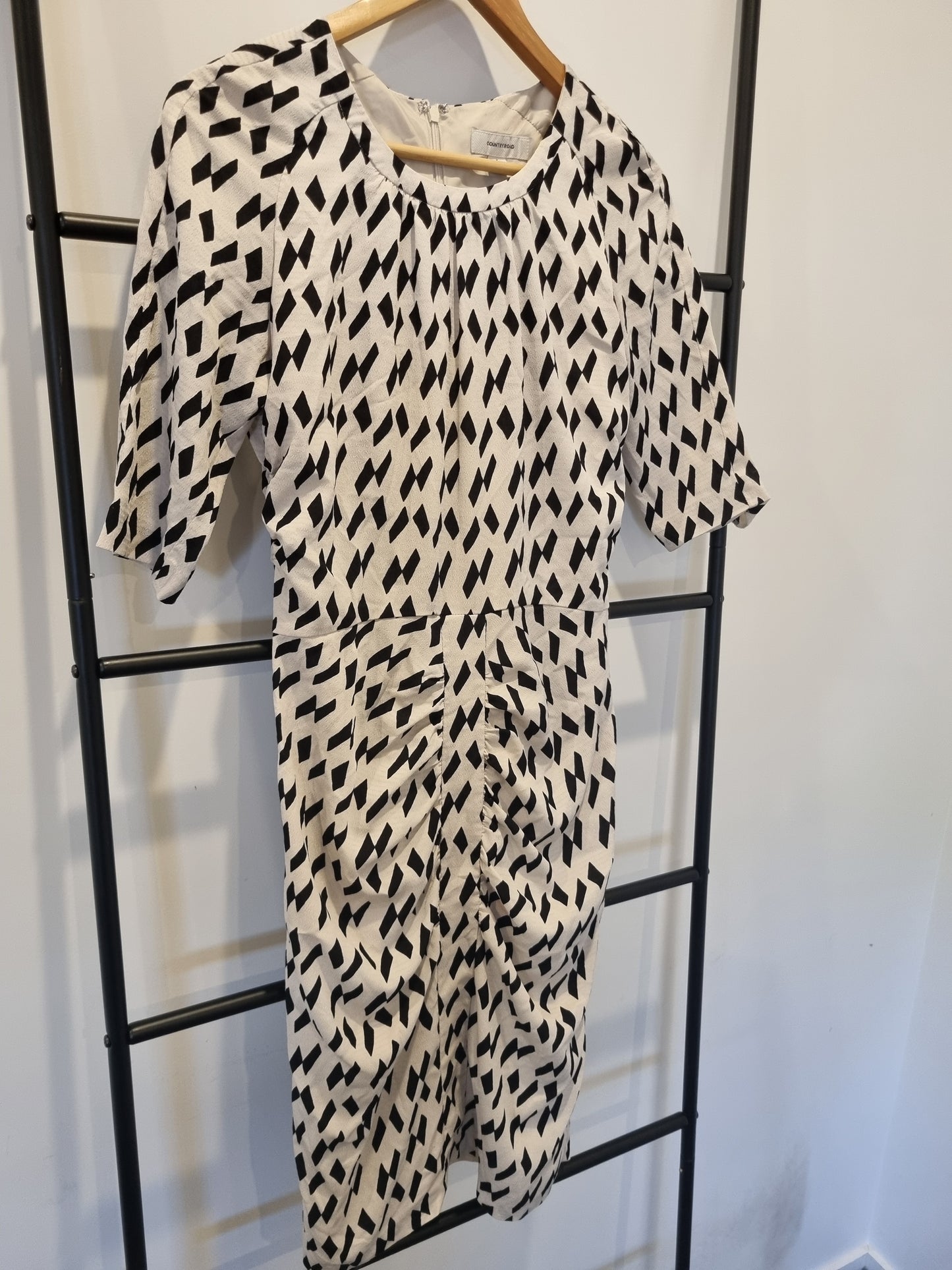 Country Road Shortsleeve Dress - Size 8