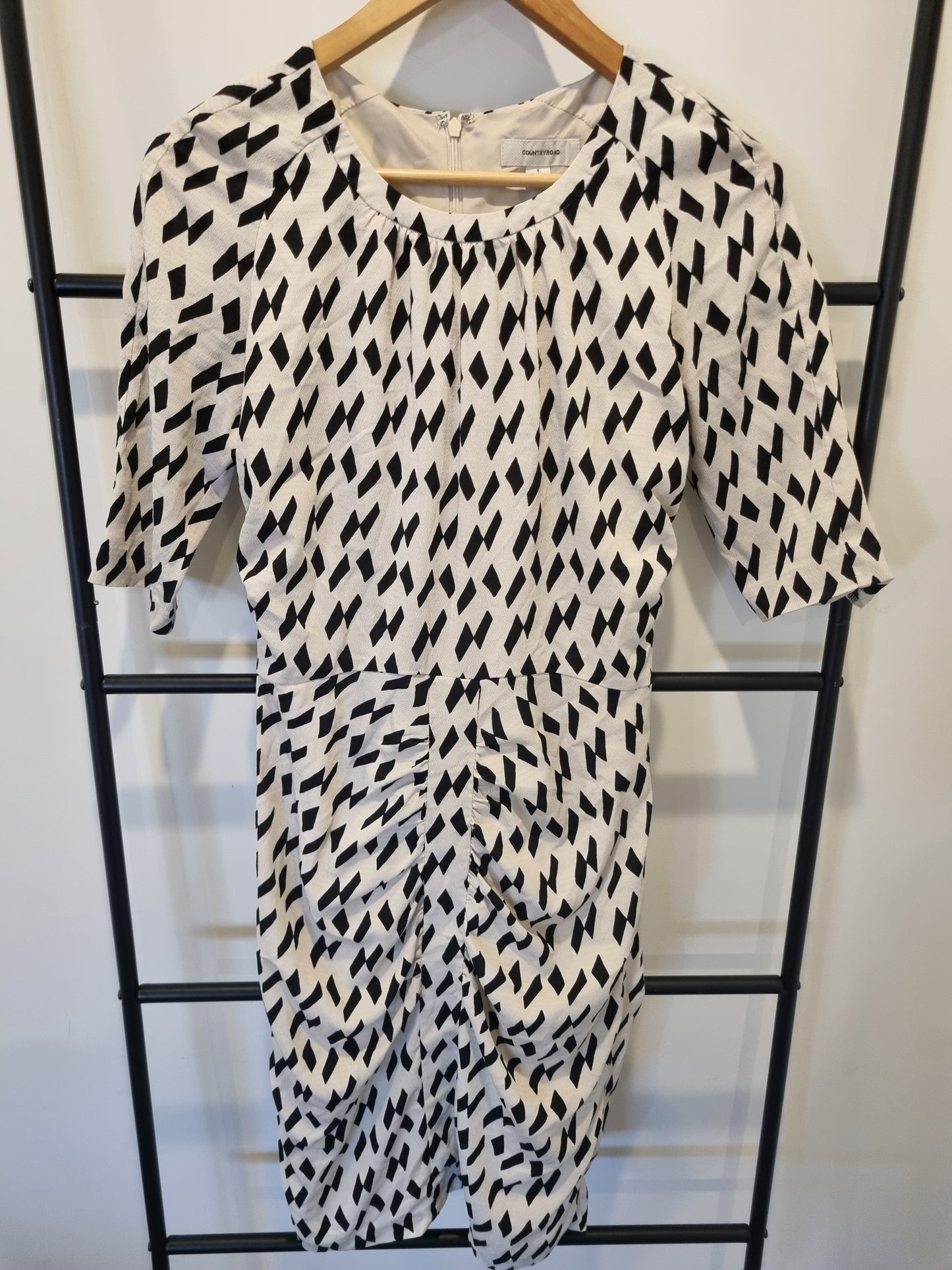 Country Road Shortsleeve Dress - Size 8