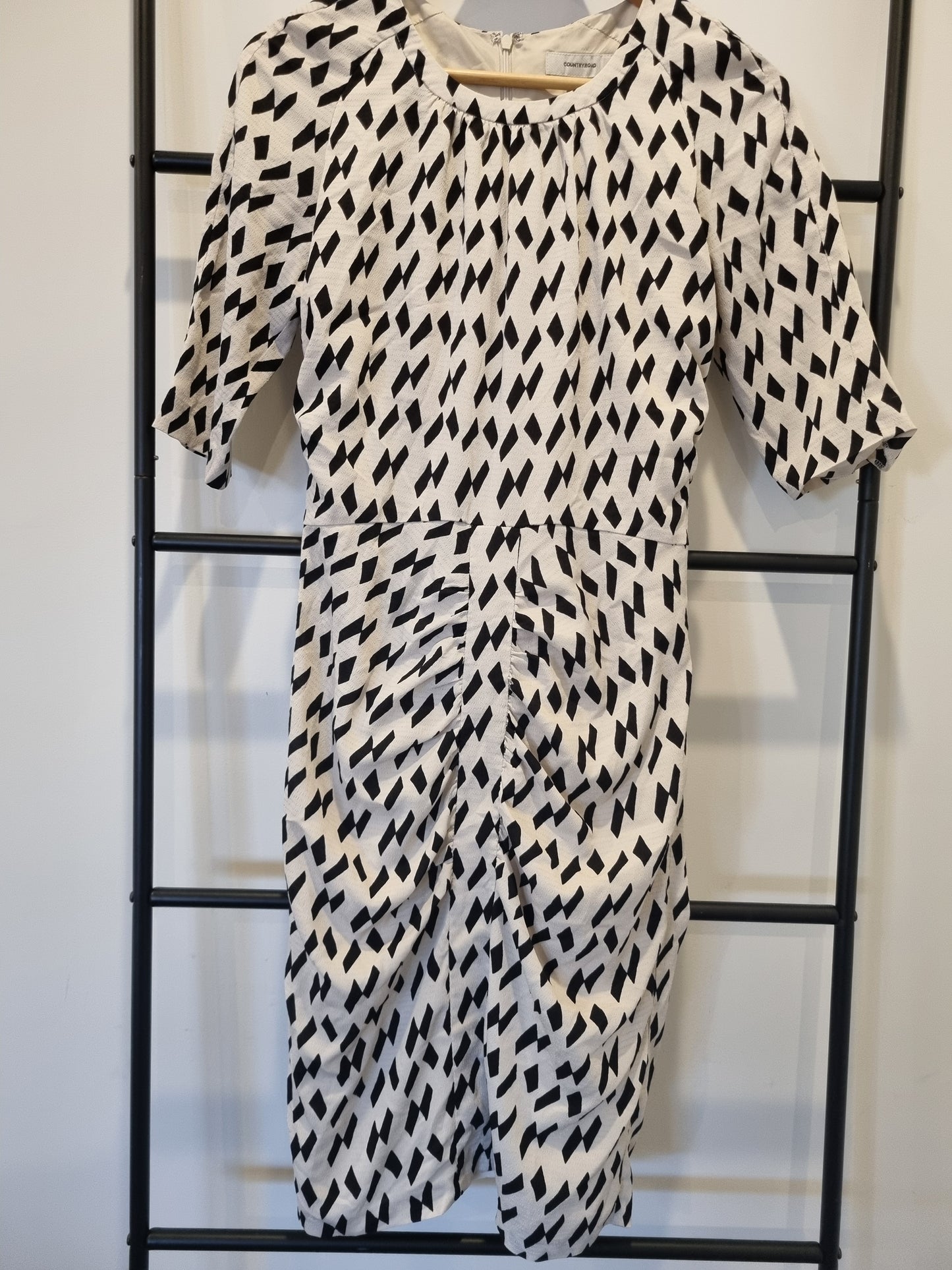 Country Road Shortsleeve Dress - Size 8