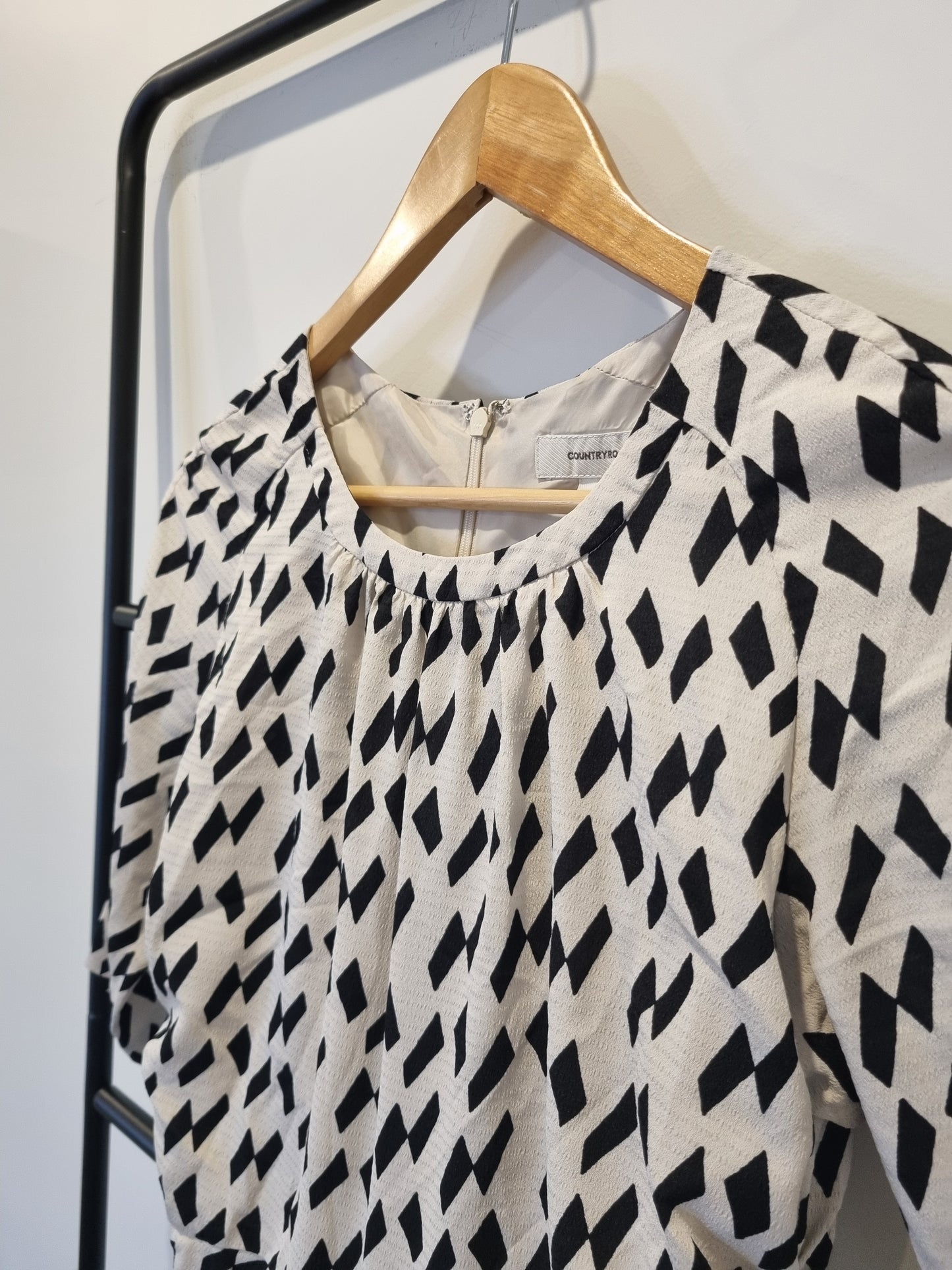 Country Road Shortsleeve Dress - Size 8