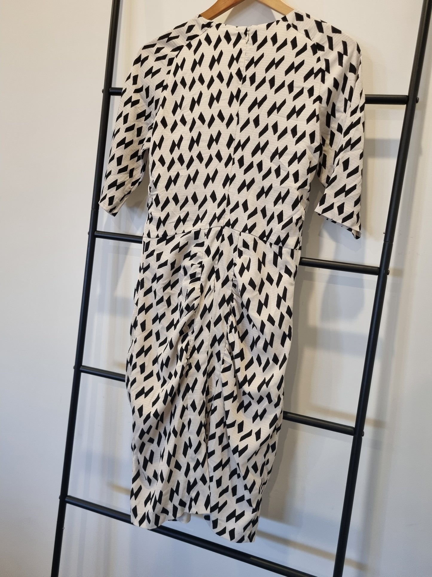 Country Road Shortsleeve Dress - Size 8
