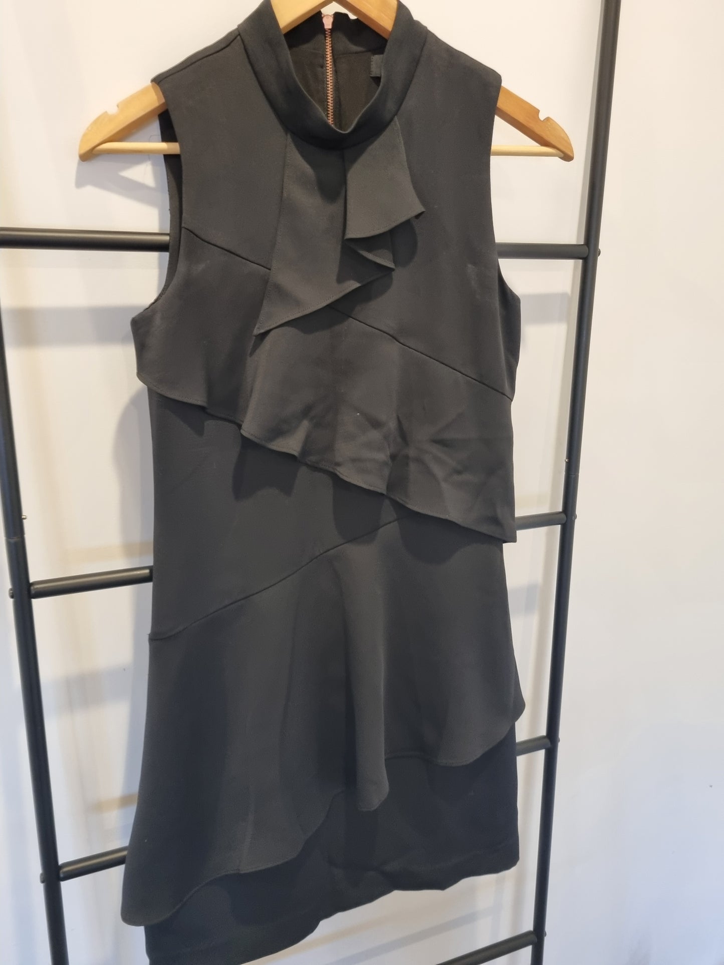 Cue Sleeveless Dress - Size 6