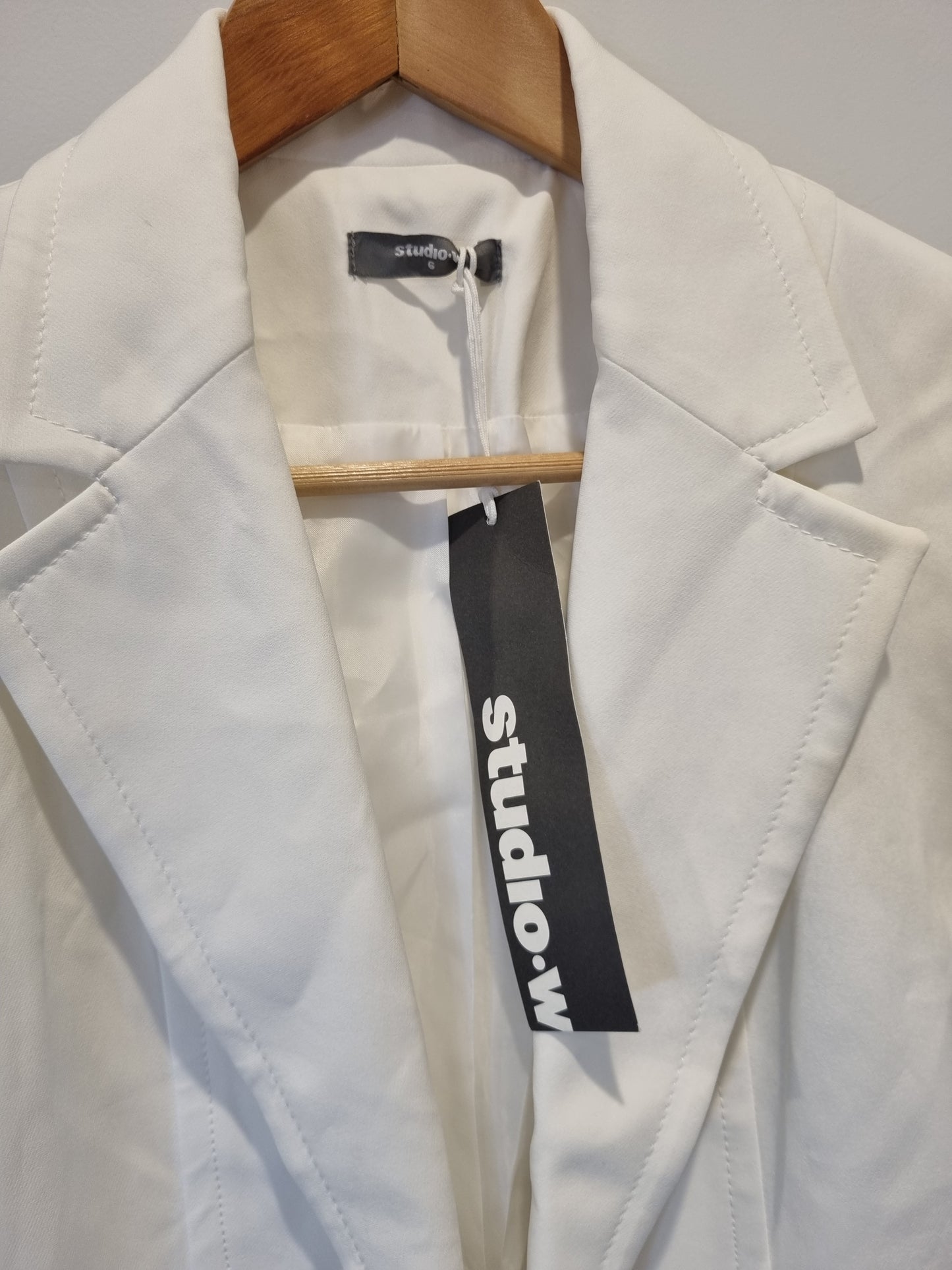 Studio W Cropped Blazer: Size 6 (BNWT)