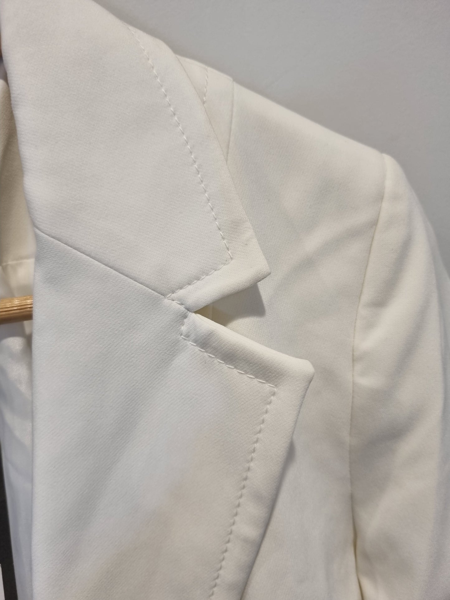 Studio W Cropped Blazer: Size 6 (BNWT)