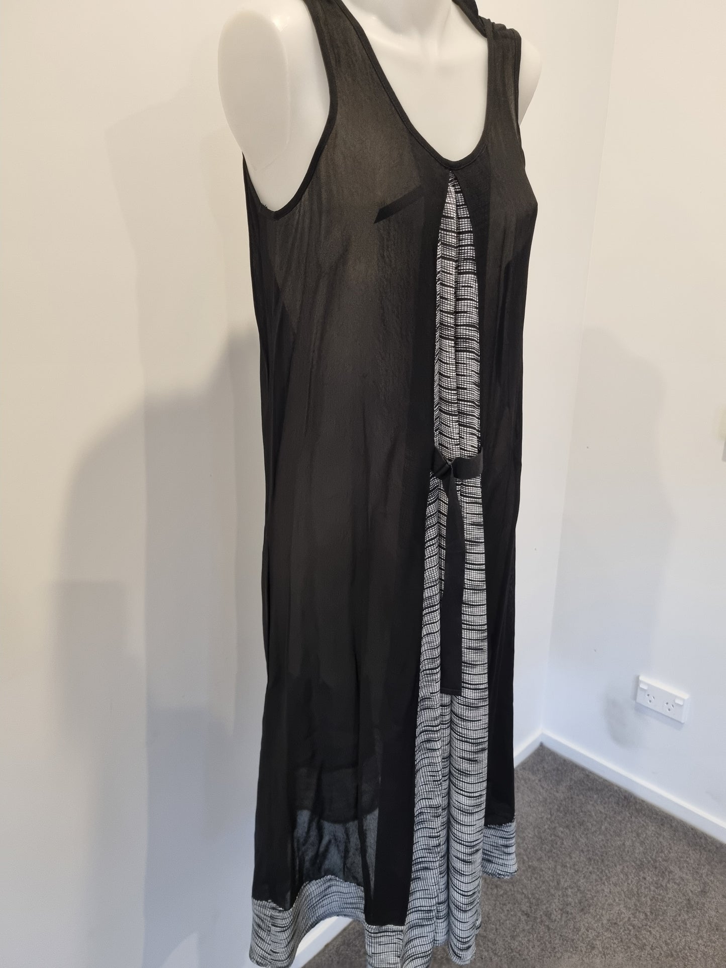 NYNE Dress - Size 10/12
