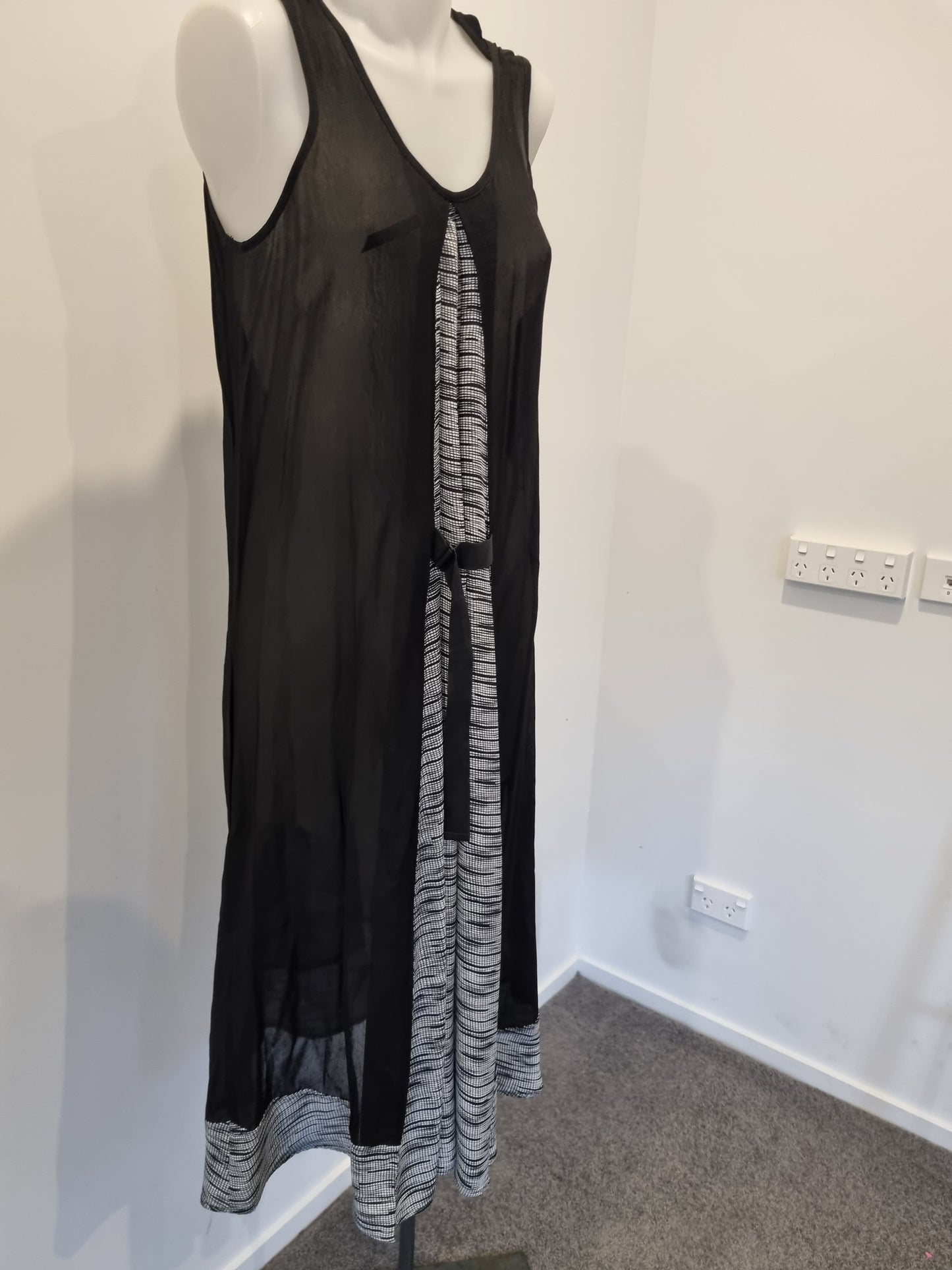 NYNE Dress - Size 10/12