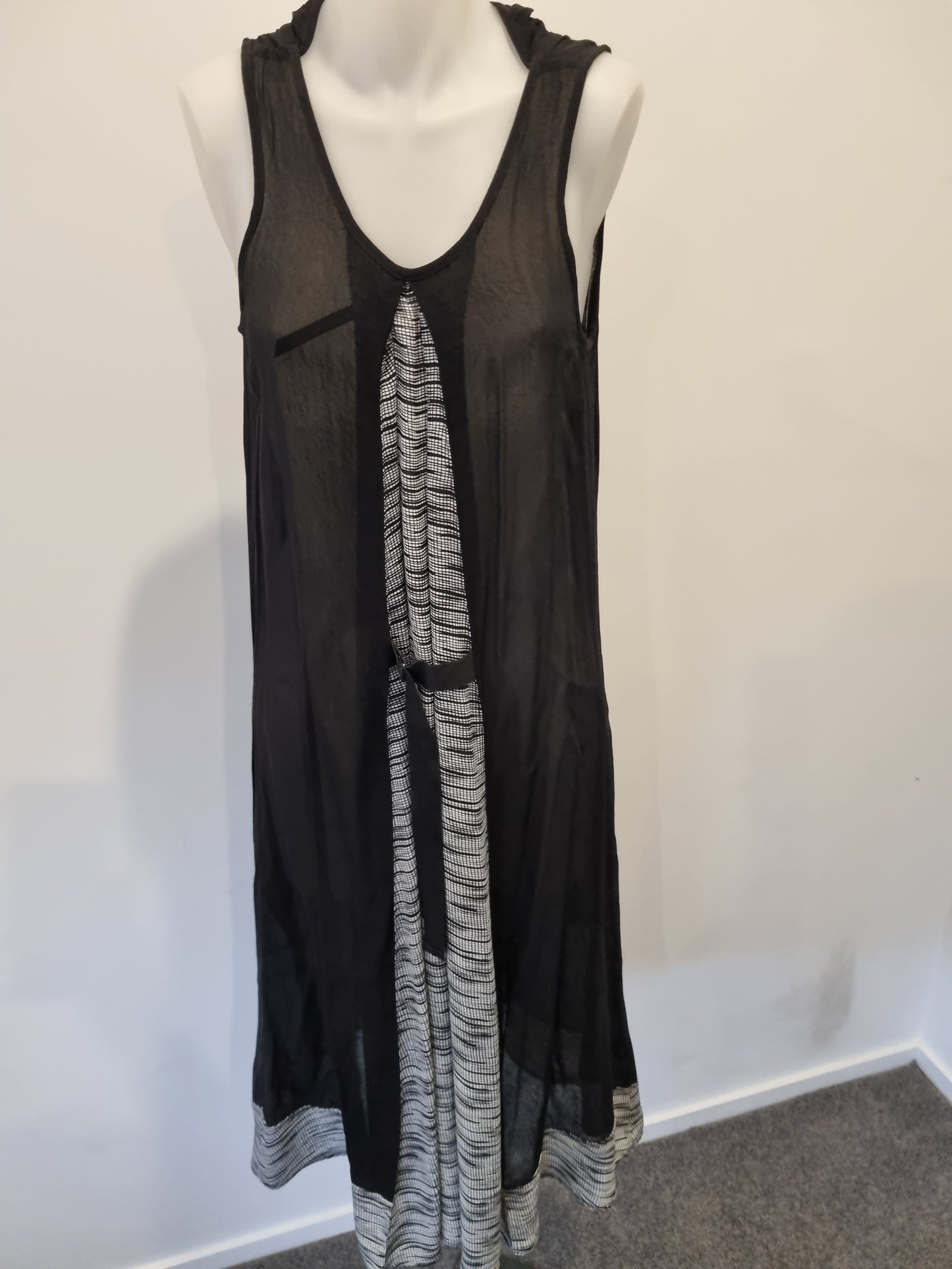 NYNE Dress - Size 10/12