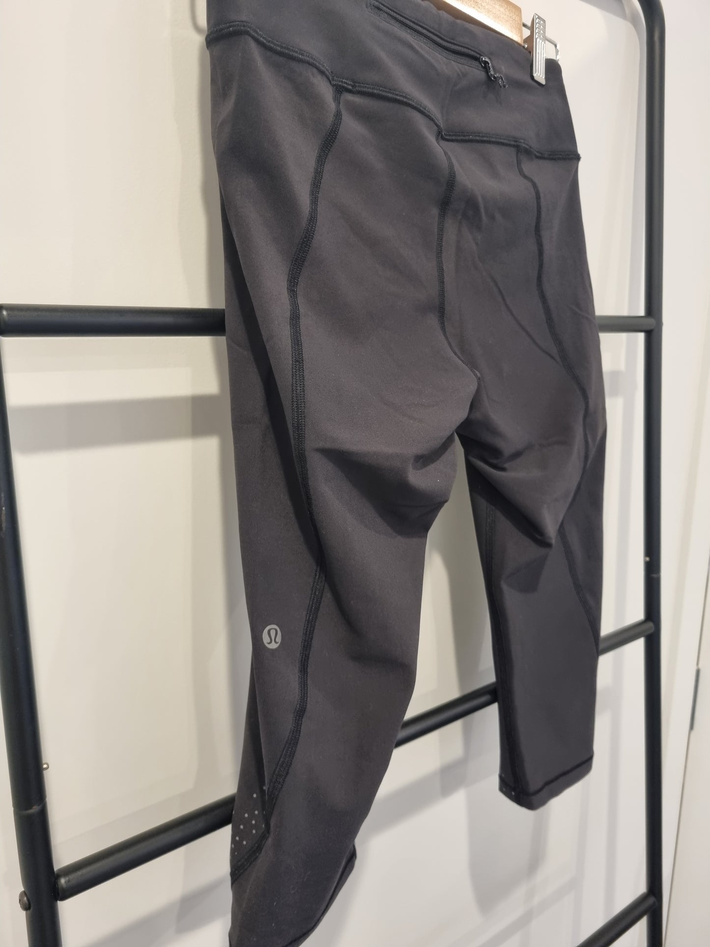 Lululemon workout tights - Size 8