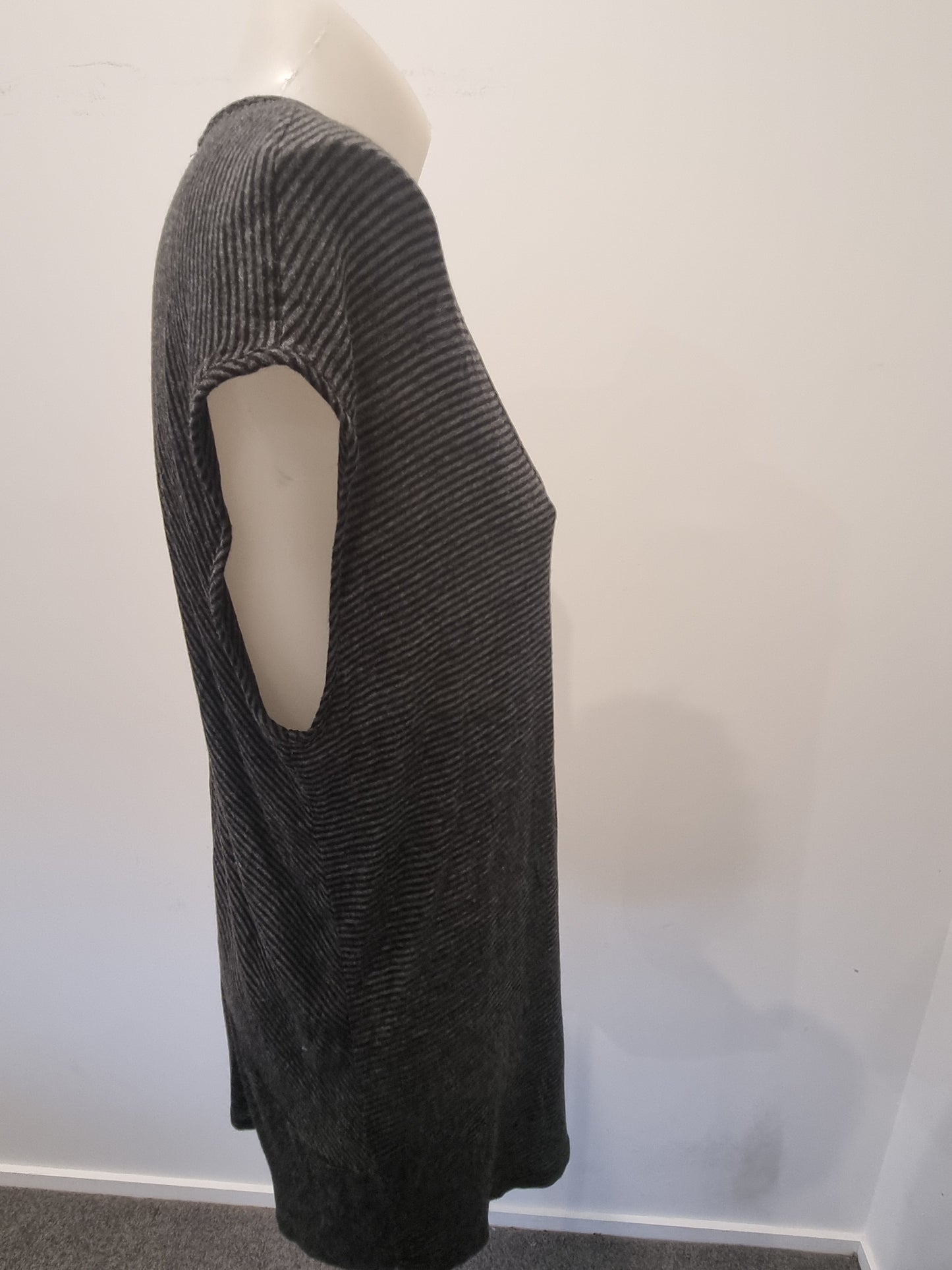 Metalicus Sleeveless Top - Size 12 (OS)