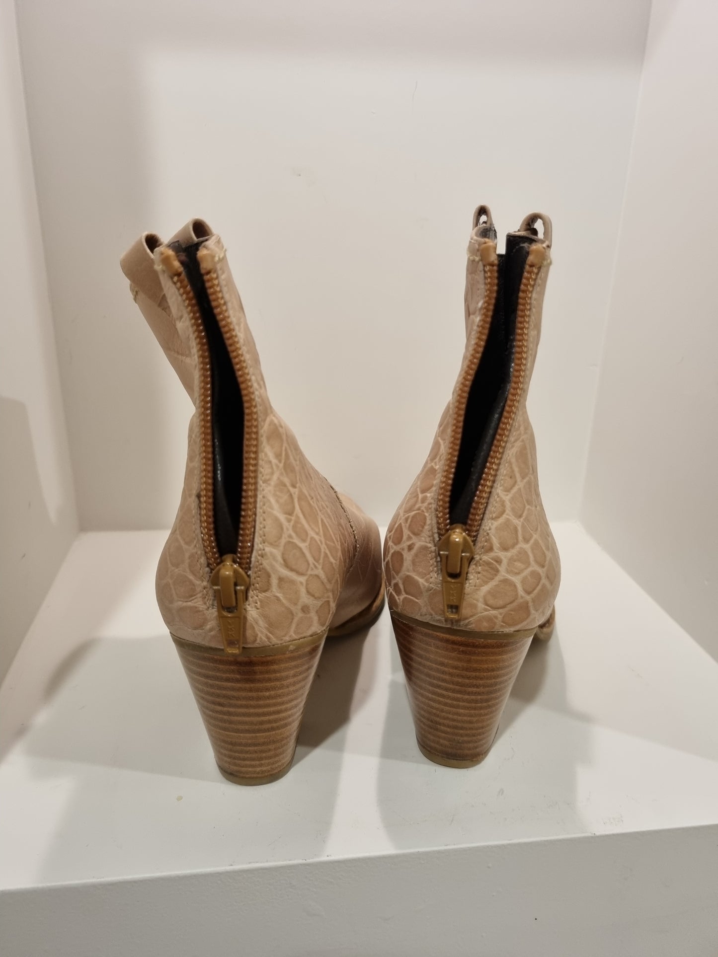 Stuart Weitzman for Russell Bromley boots - Size 7.5