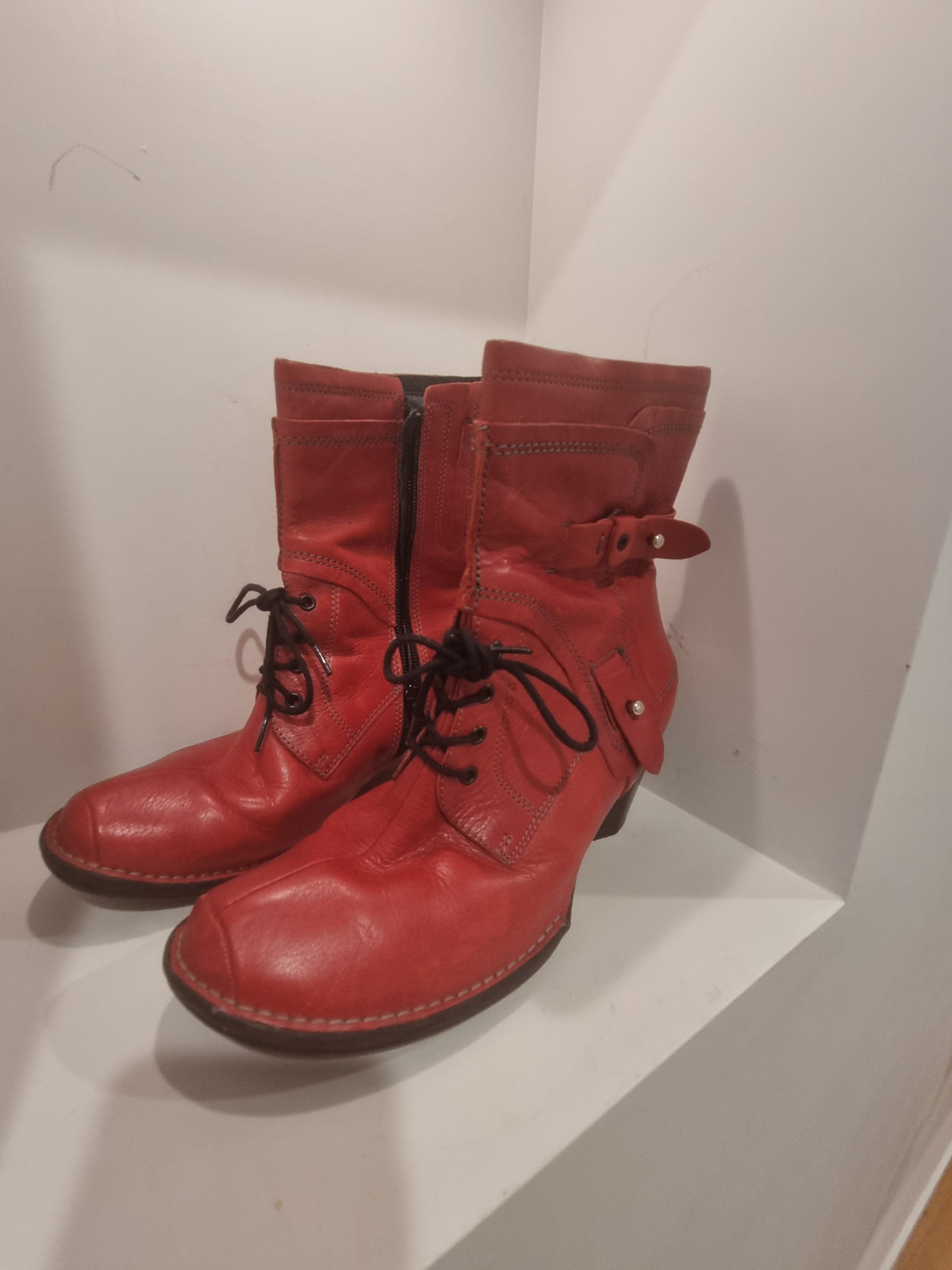 Softwaves Boots - Size 39