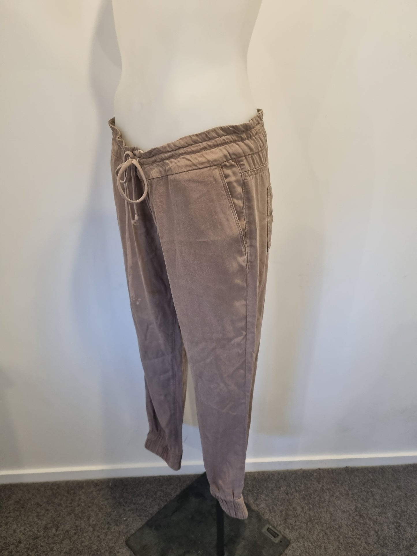 Paige Pants - Size 28 (10)