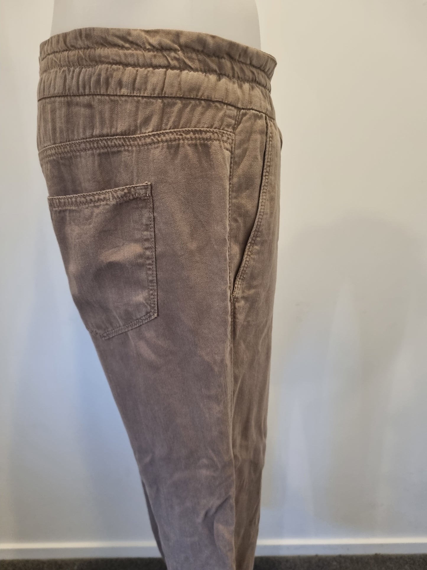 Paige Pants - Size 28 (10)