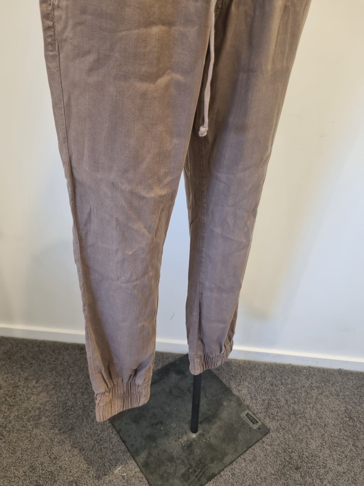 Paige Pants - Size 28 (10)