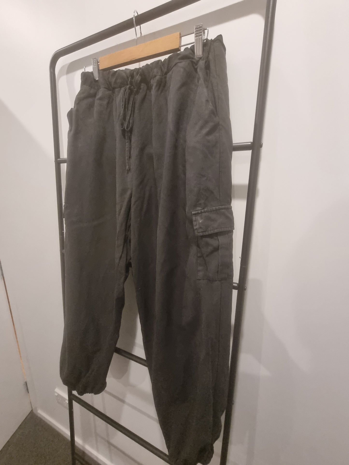 Pretty Basic Cargo Joggers - Size L
