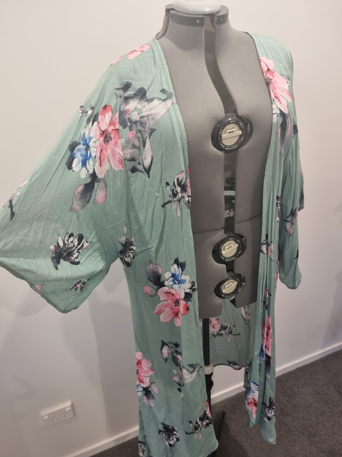 Blue Soul Cardigan - Size XL (18)