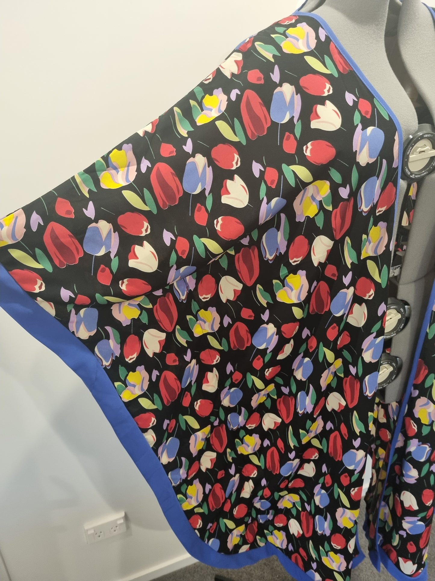 Hot Mamma Cardigan/Kimono - Size 4 (18/20)