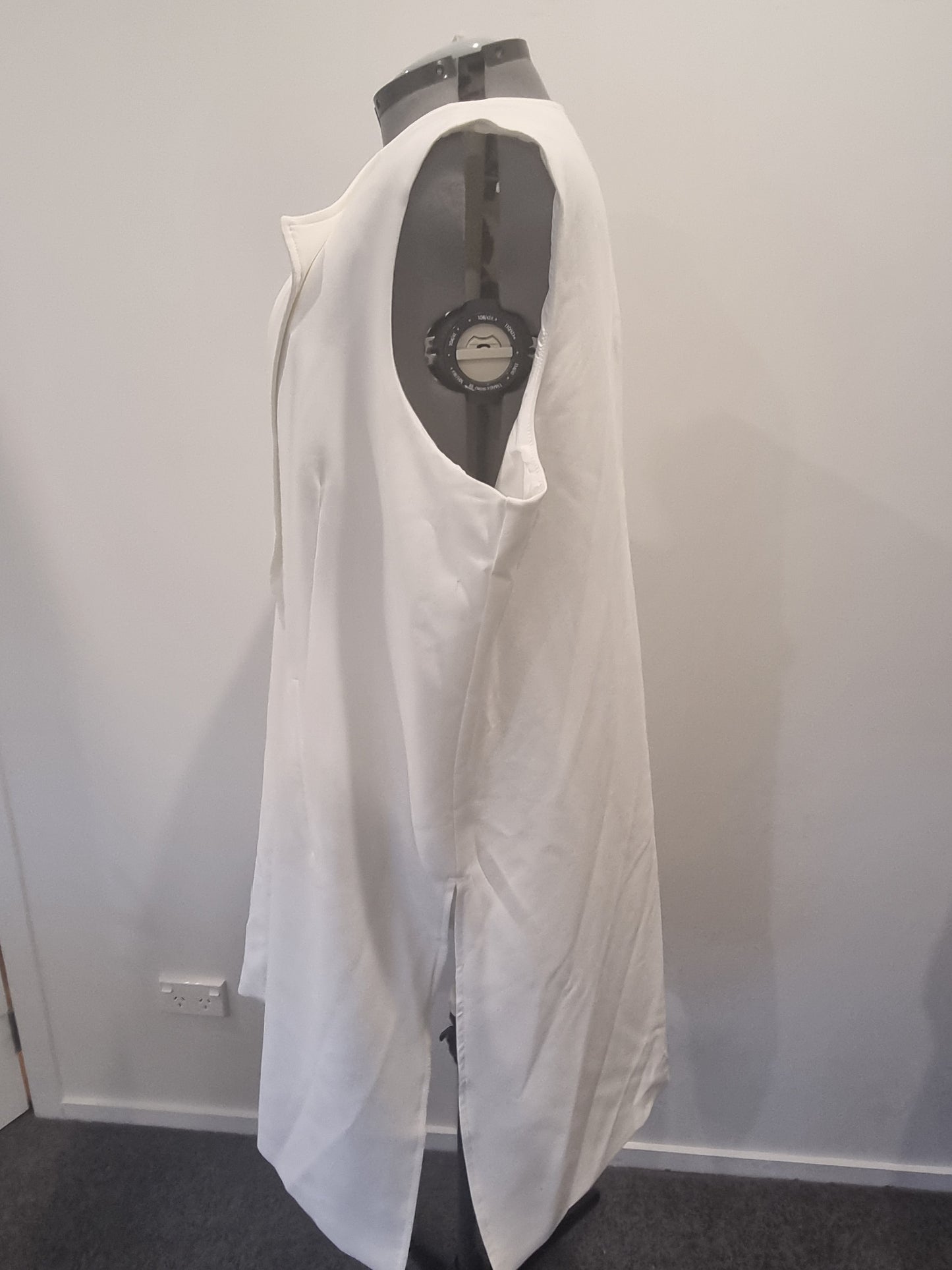 Studio East Sleeveless Jacket - Size 24 (BNWT)