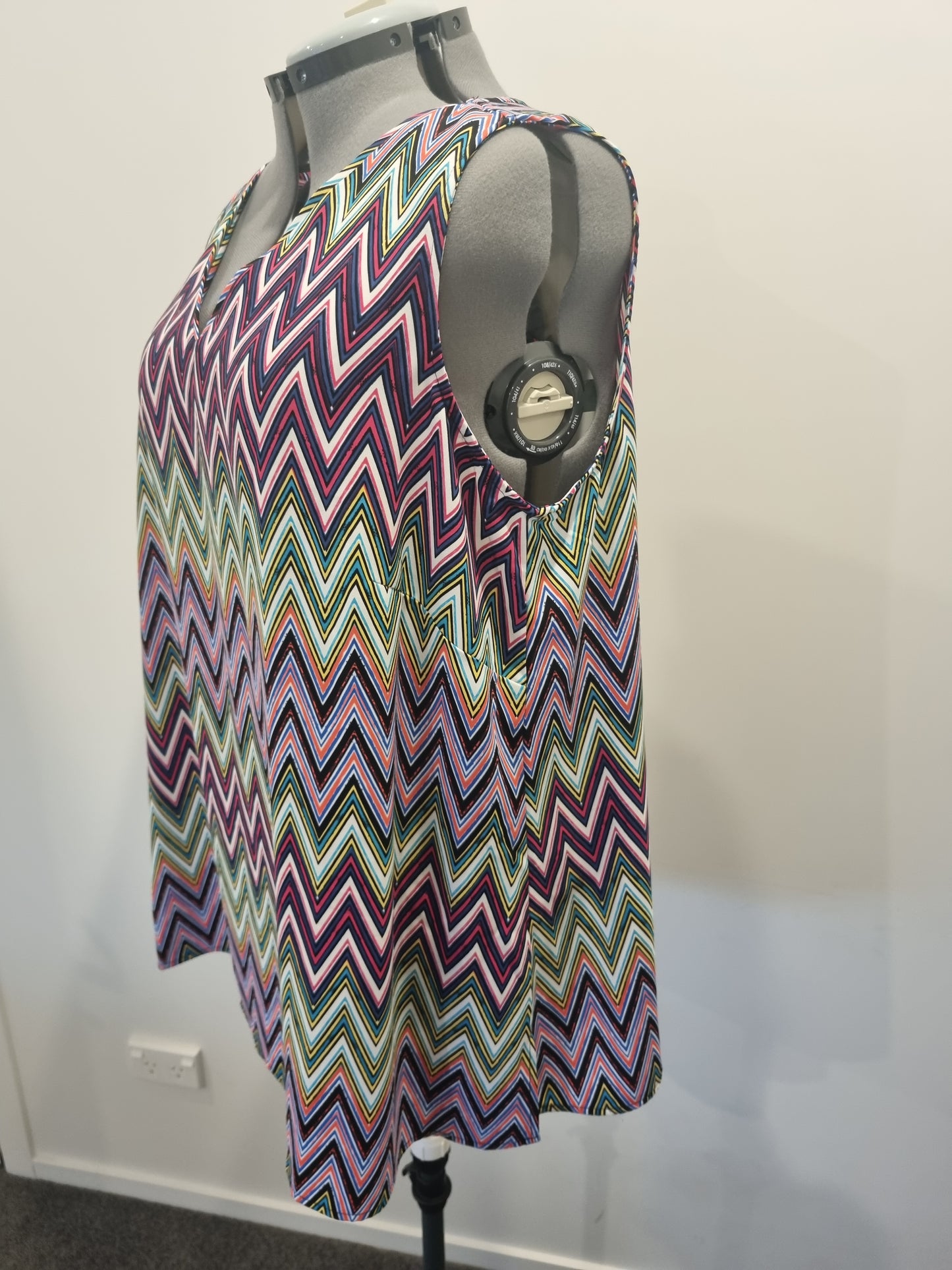 Autograph Sleeveless Top - Size 22 (BNWT)