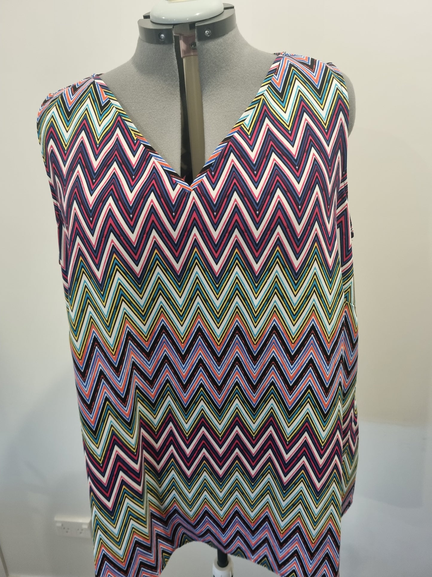 Autograph Sleeveless Top - Size 22 (BNWT)