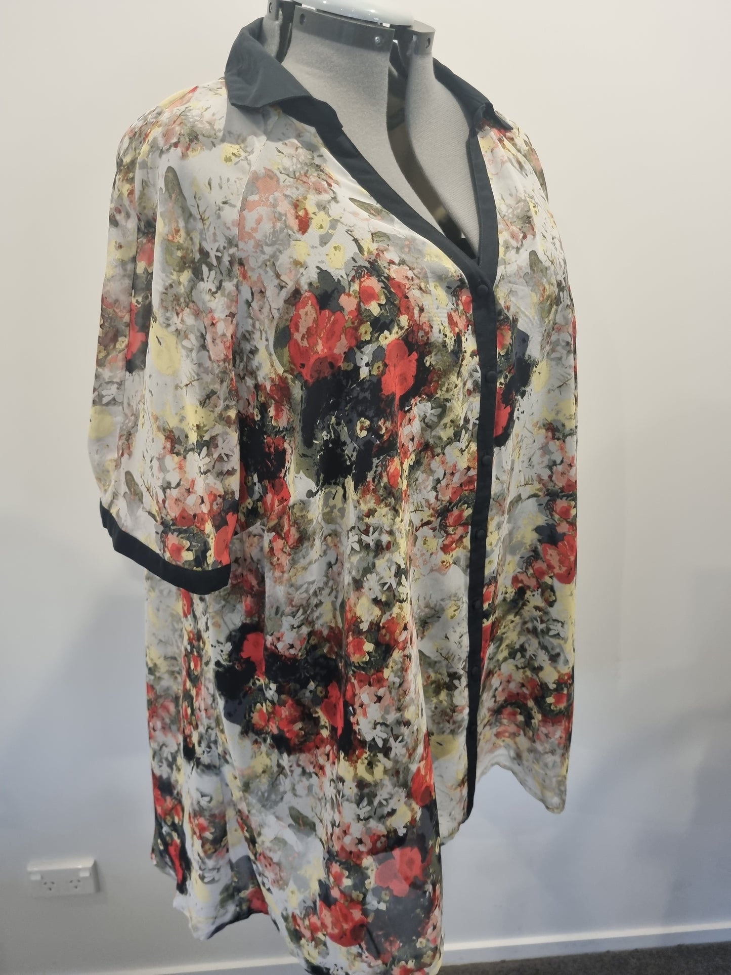 Autograph Top (with slip) - Size 24