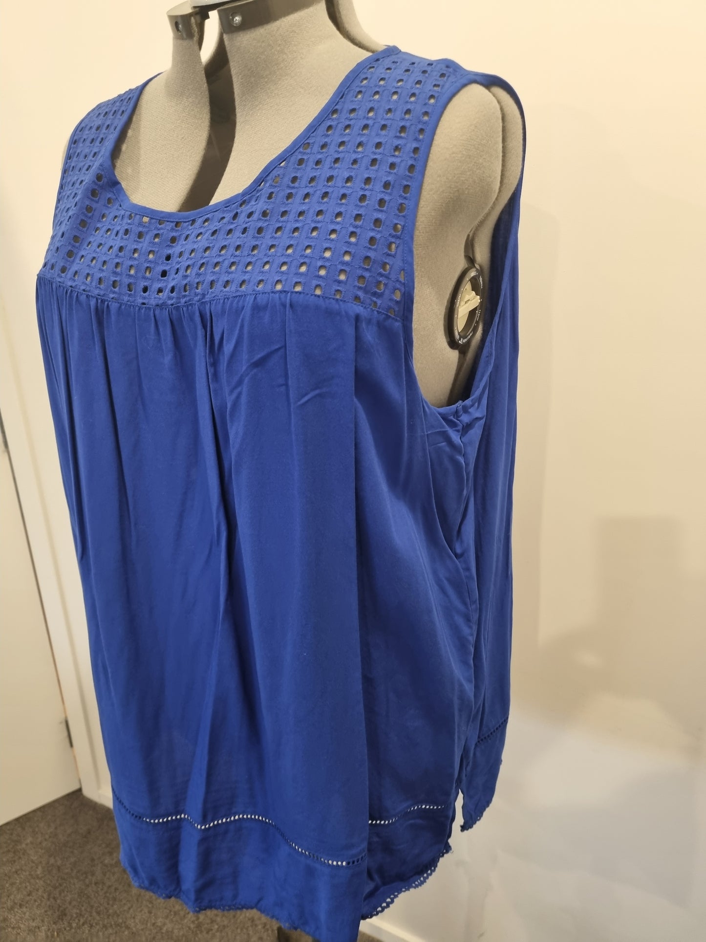 Autograph Top - Size 22