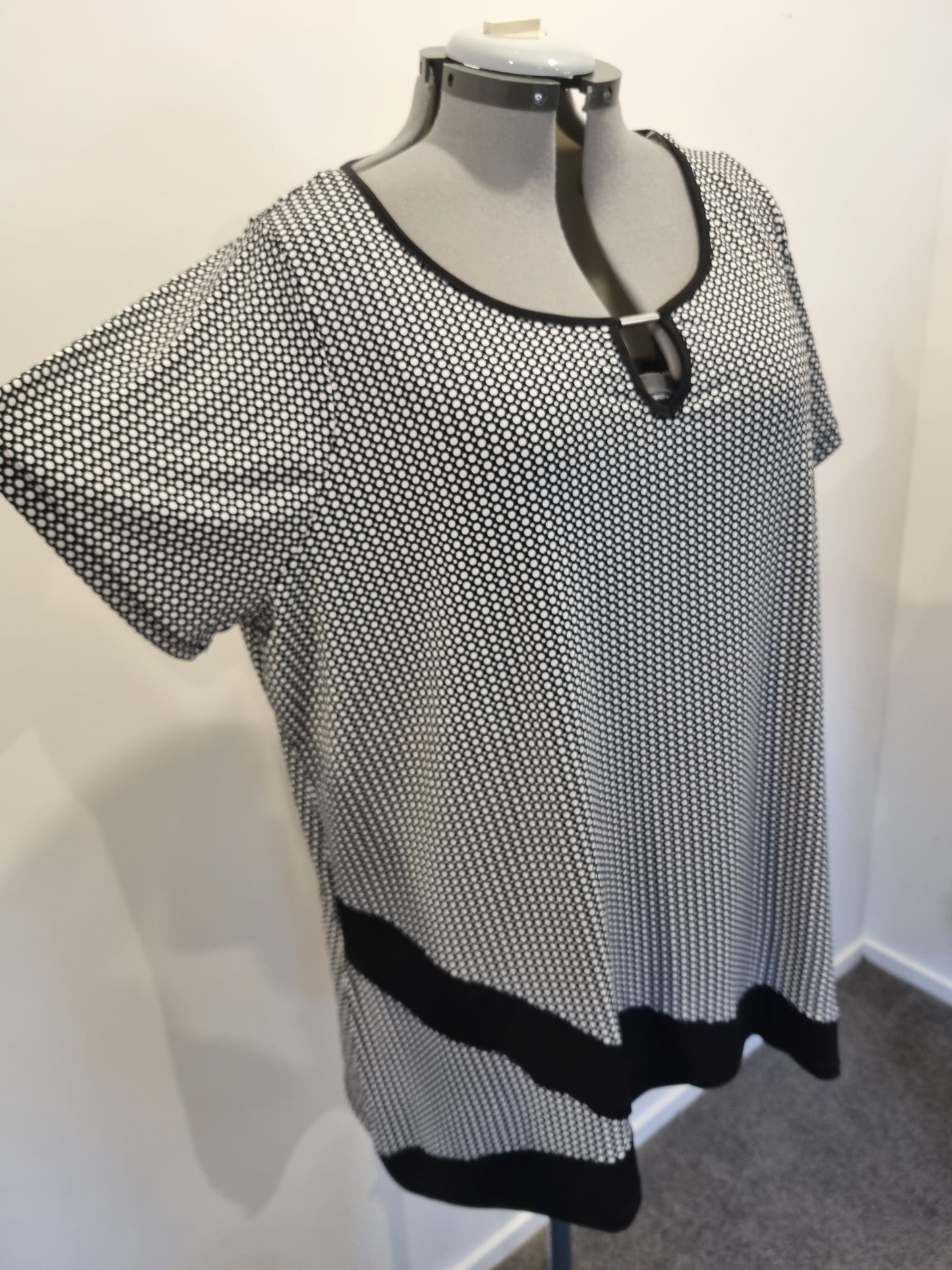 Autograph Top - Size 22 (BNWT)