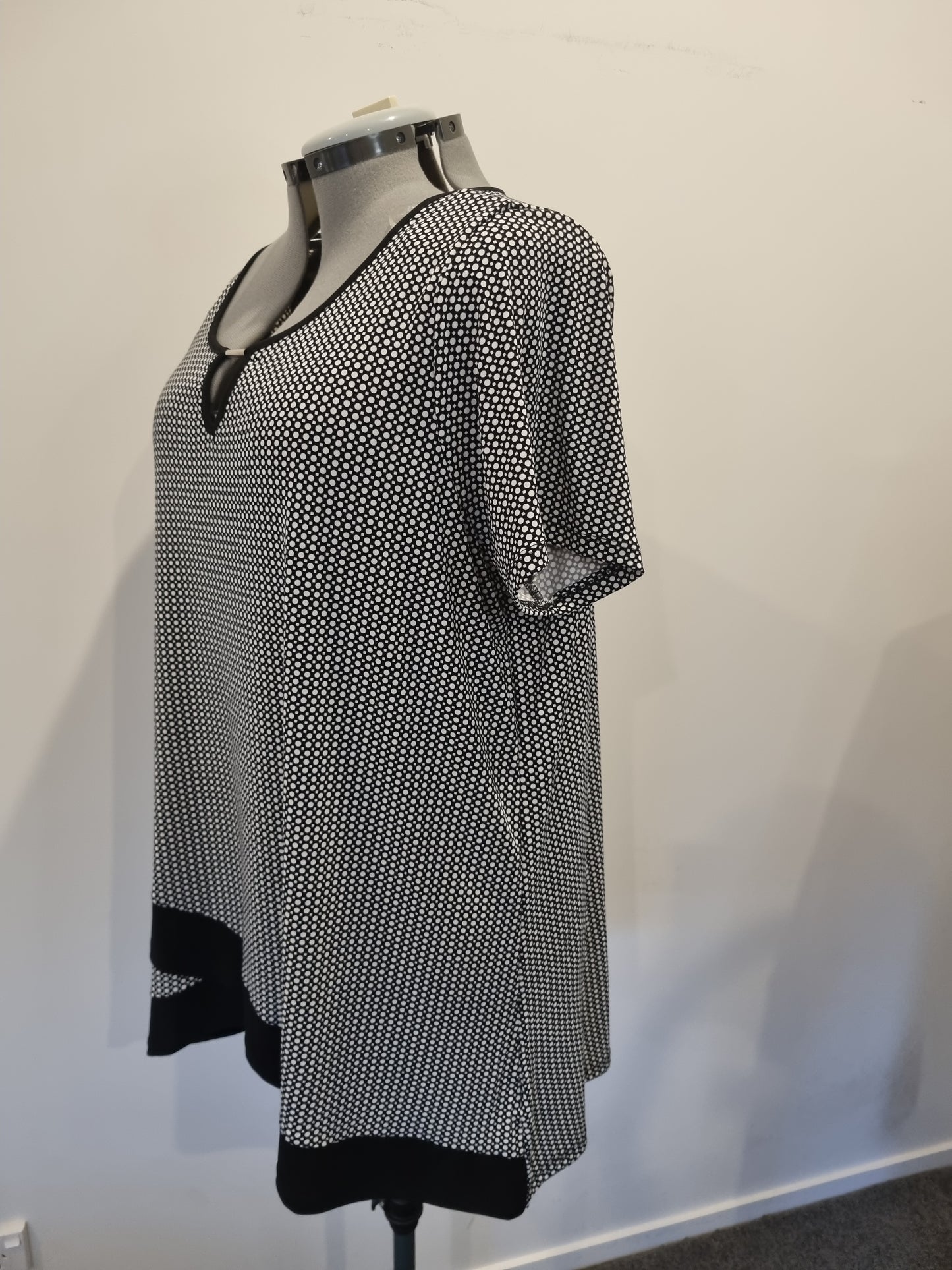 Autograph Top - Size 22 (BNWT)