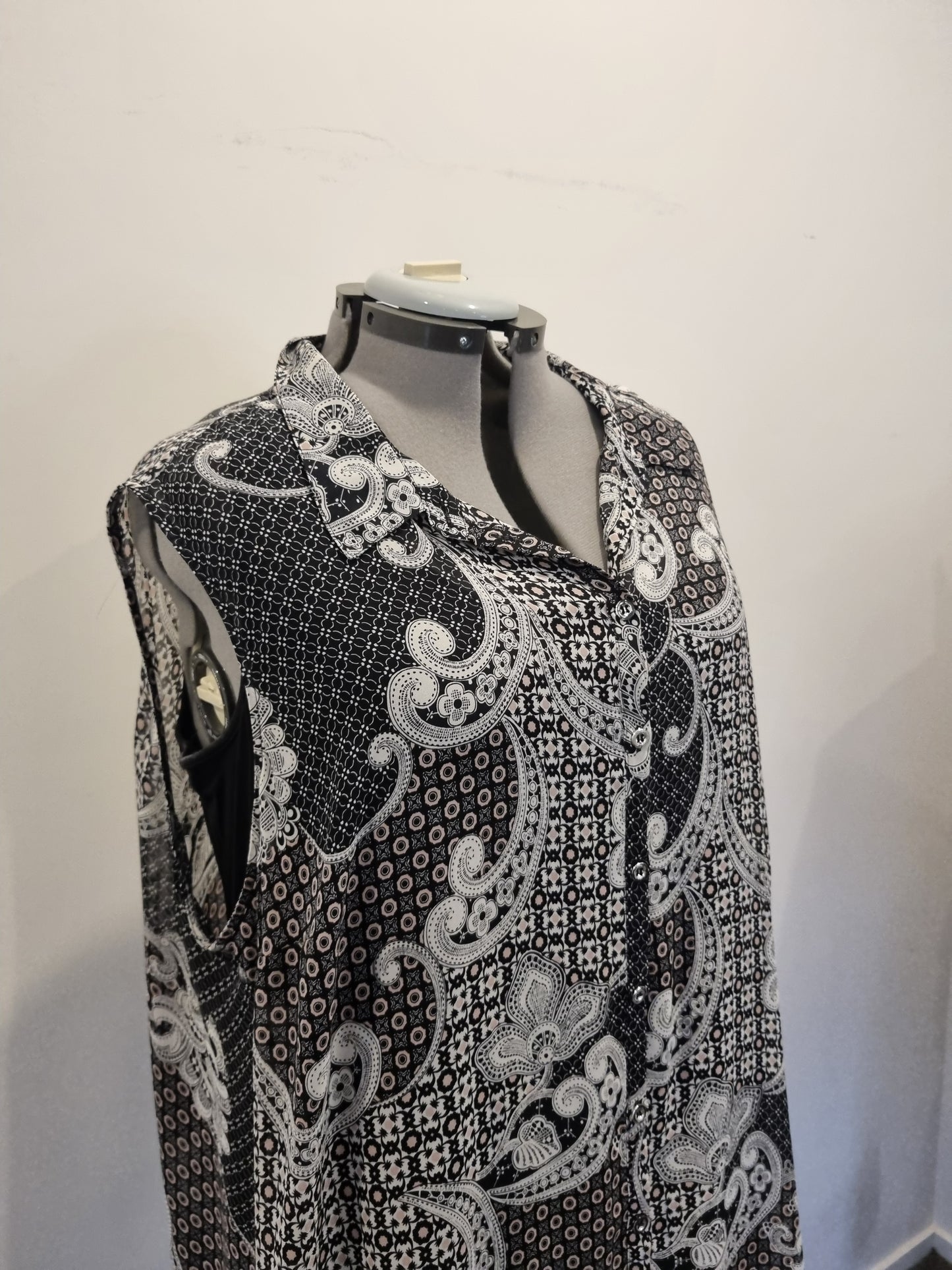 Autograph Sleeveless Top (with Slip) - Size 22