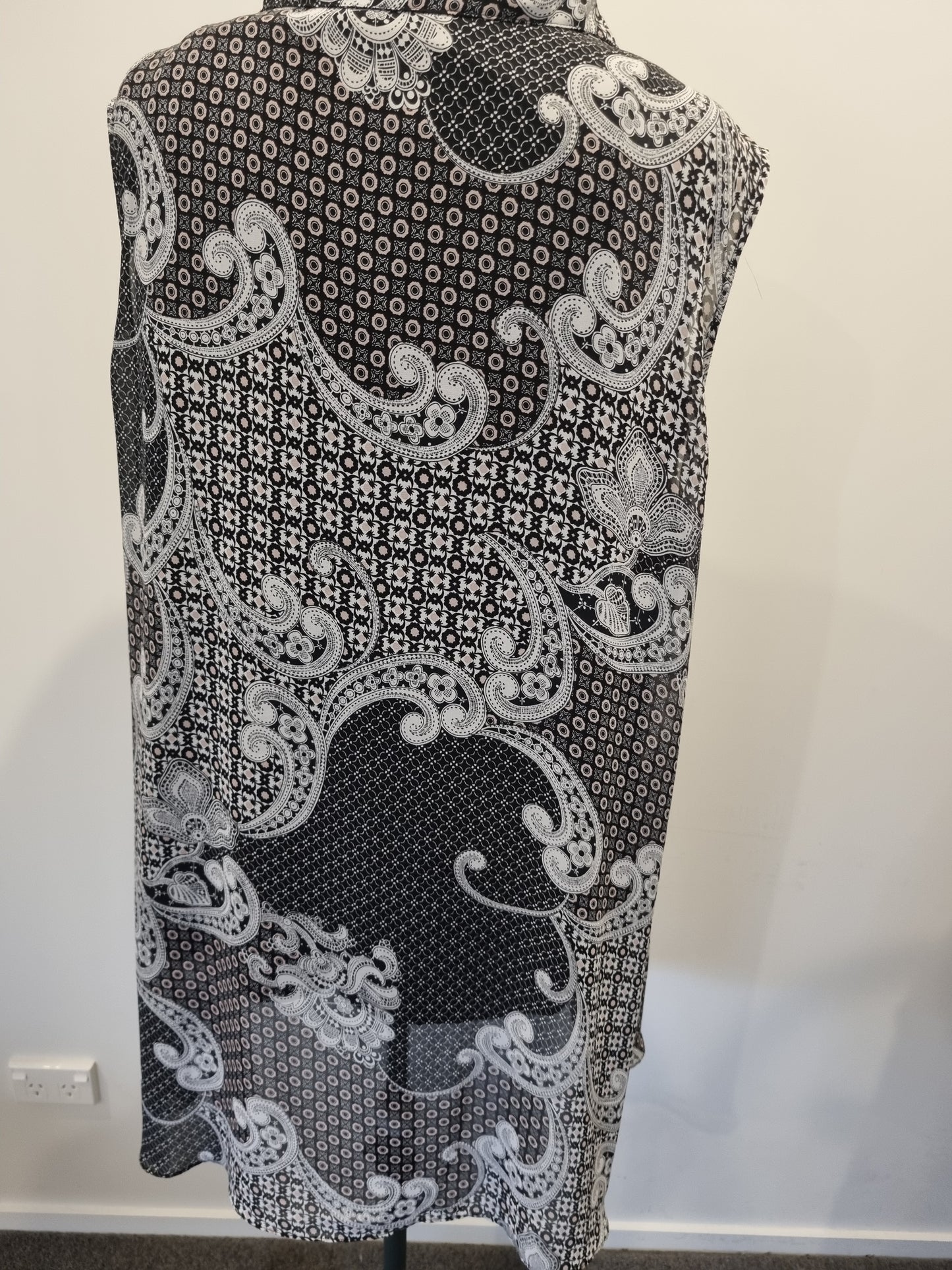 Autograph Sleeveless Top (with Slip) - Size 22