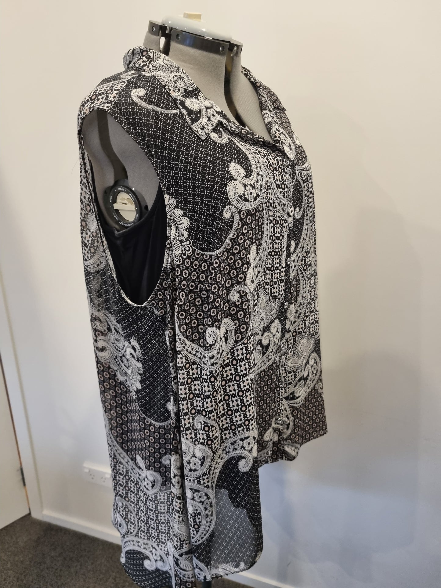 Autograph Sleeveless Top (with Slip) - Size 22
