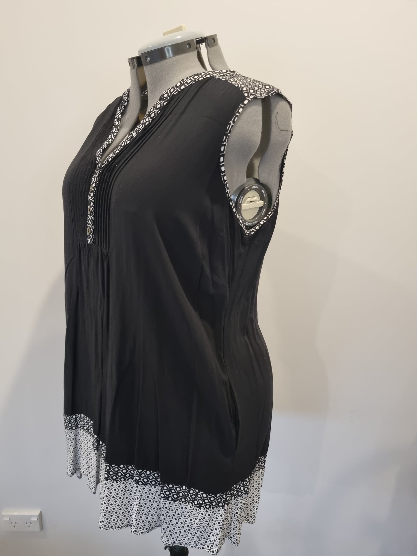 Autograph Sleeveless Top - Size 18