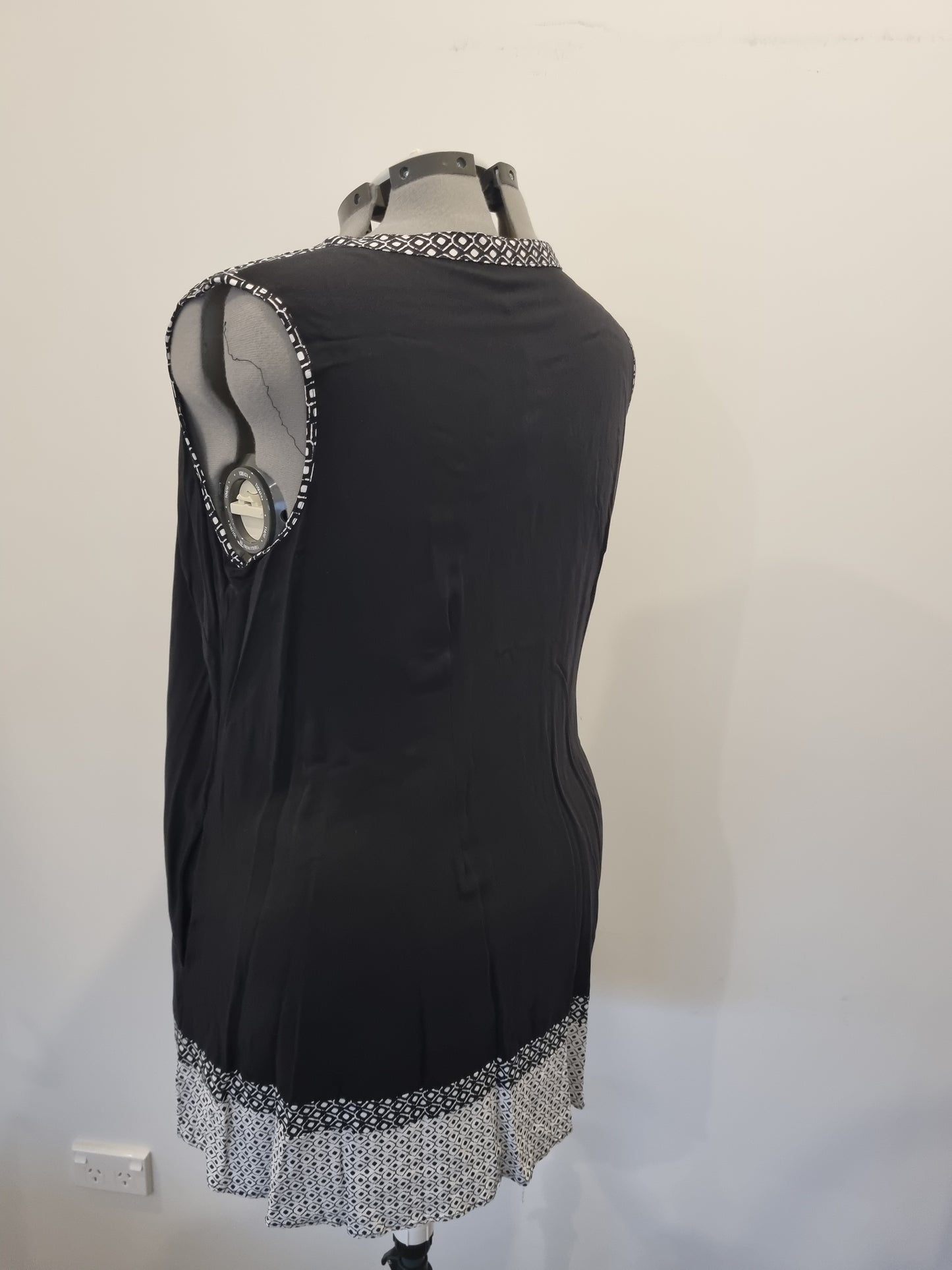 Autograph Sleeveless Top - Size 18