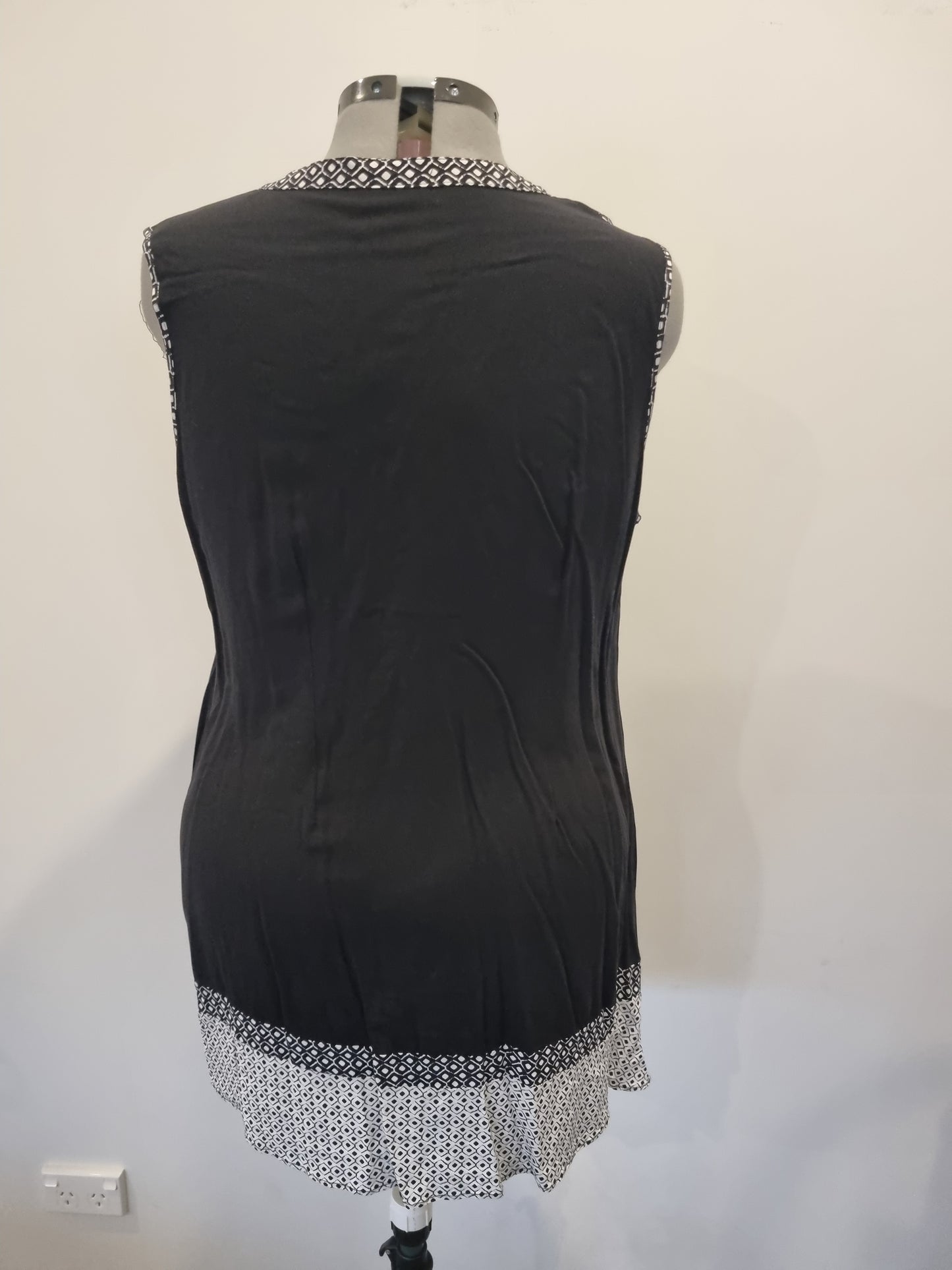 Autograph Sleeveless Top - Size 18