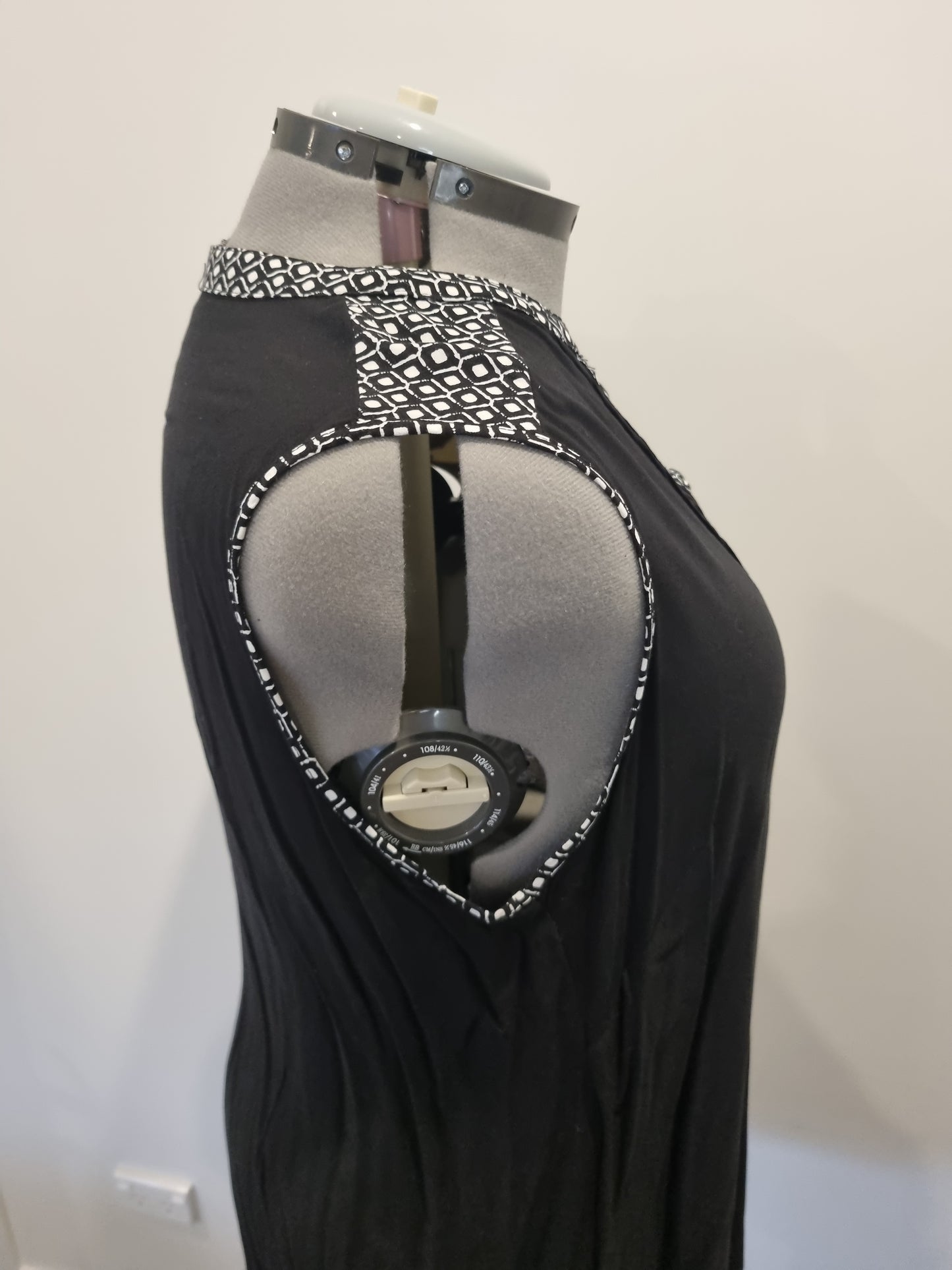 Autograph Sleeveless Top - Size 18