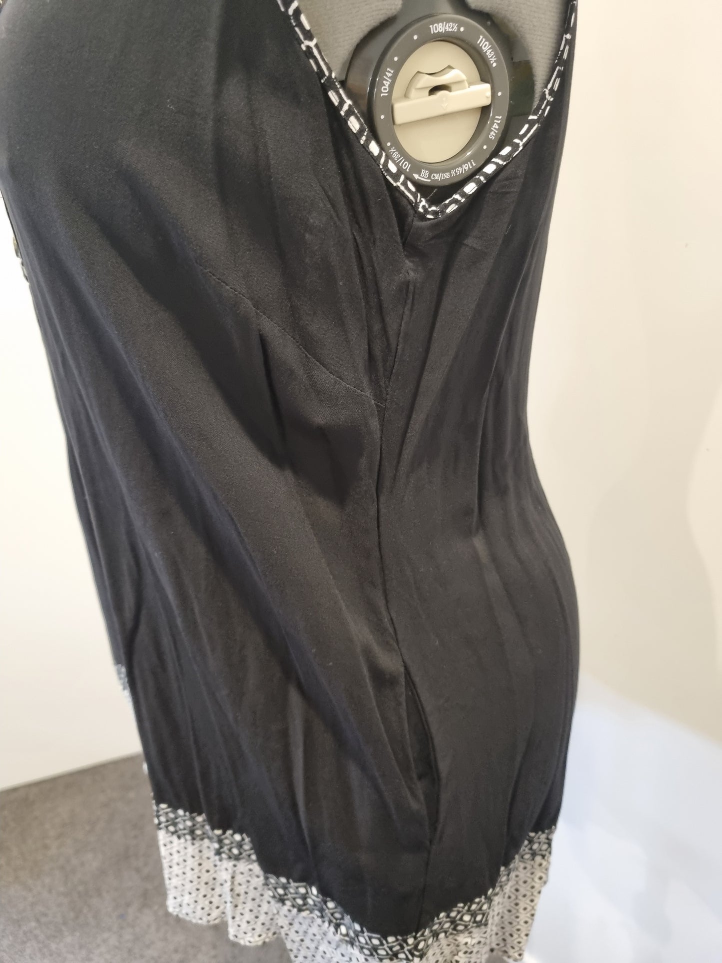 Autograph Sleeveless Top - Size 18