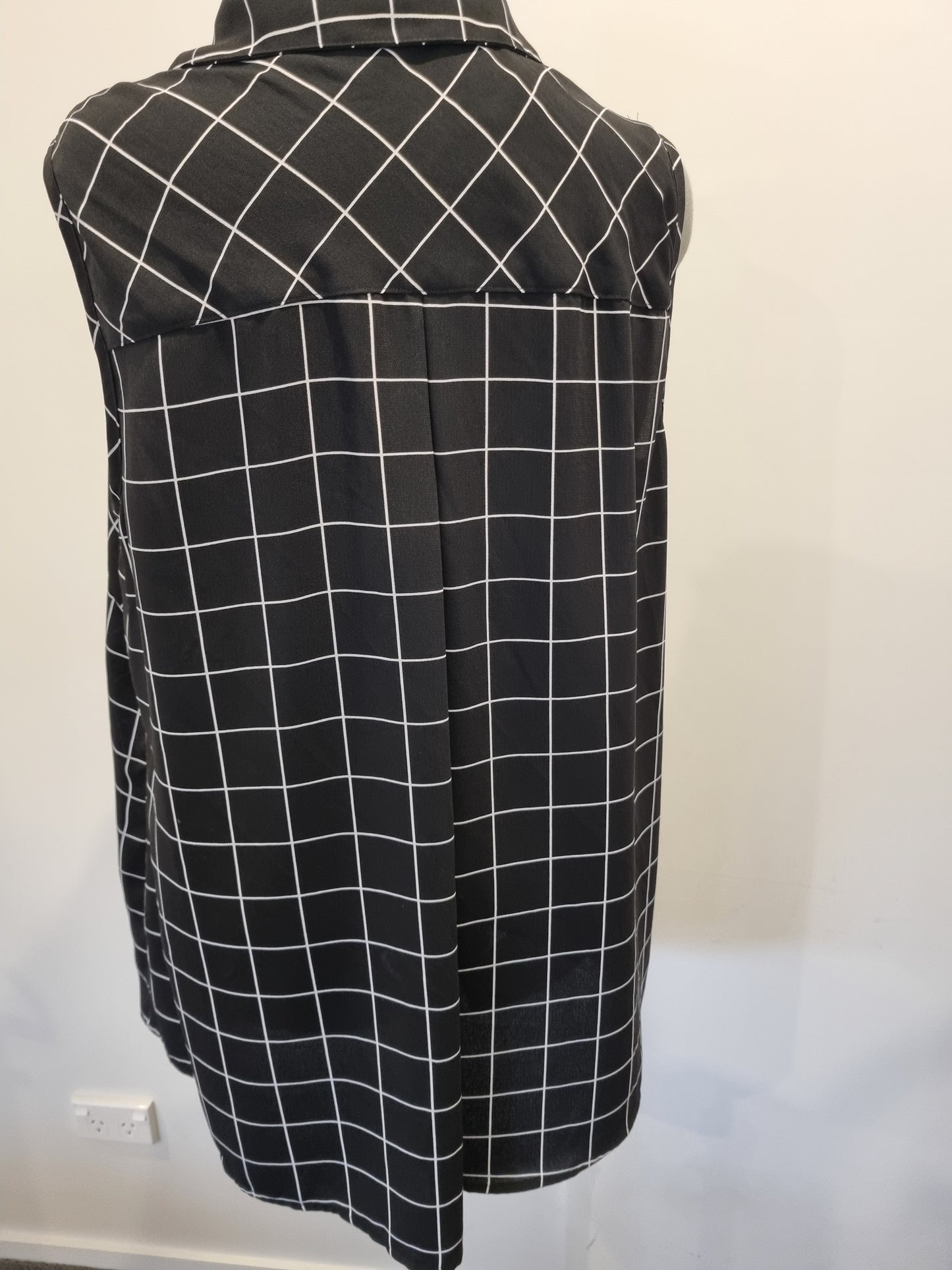 Autograph Sleeveless Top - Size 22