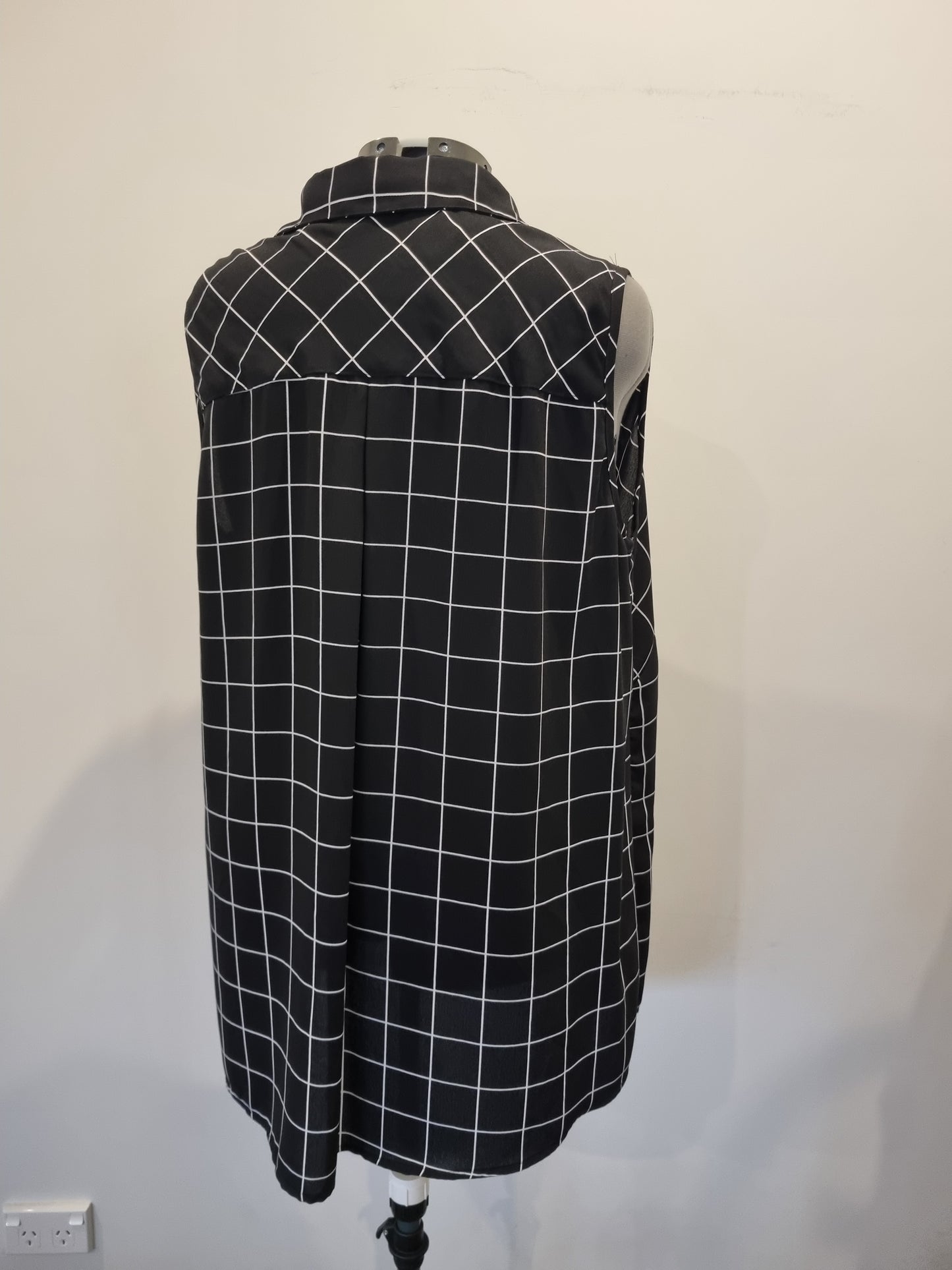 Autograph Sleeveless Top - Size 22