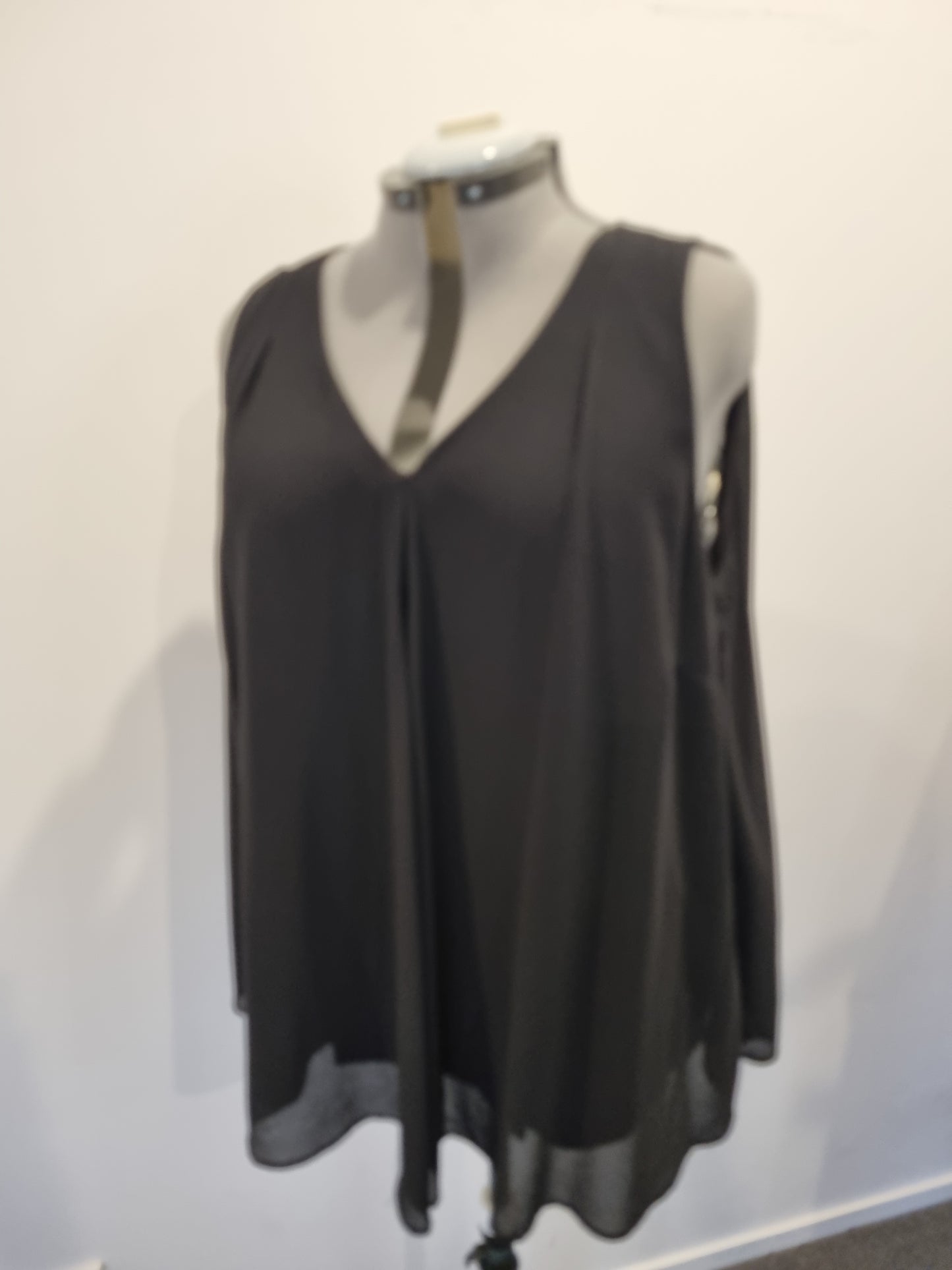 Autograph Sleeveless Top - Size 22