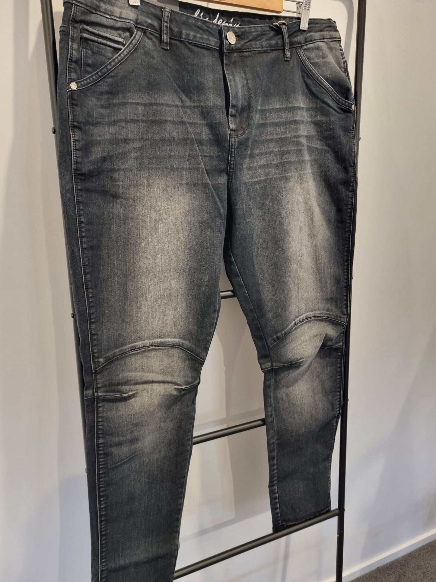 City Chic Jeans - Size 20 (BNWT)